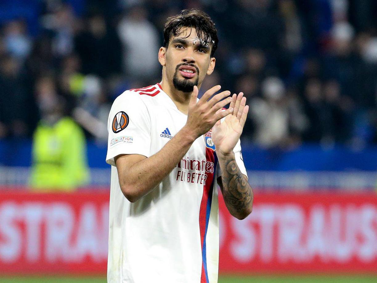 Lucas Paquetá - El centrocampista brasileño del Lyon, que ha realizado una meritoria campaña en la Ligue 1, ha despertado el interés del Newcastle que prepara un gran proyecto para la próxima temporada. Según el rotativo británico The Times, en su sondeo del mercado, estaría dispuesto a abonar la cifra récord para las Urracas de 50 millones de libras, casi 60 millones de euros.