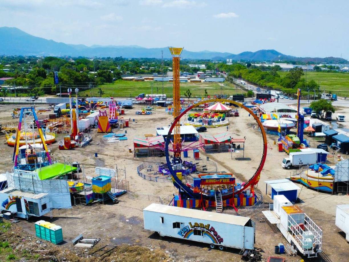 Los juegos mecánicos ya están casi listos para abrir al público sampedrano y del Valle de Sula este miércoles 12 de junio en el marco de la feria patronal de San Pedro Sula.