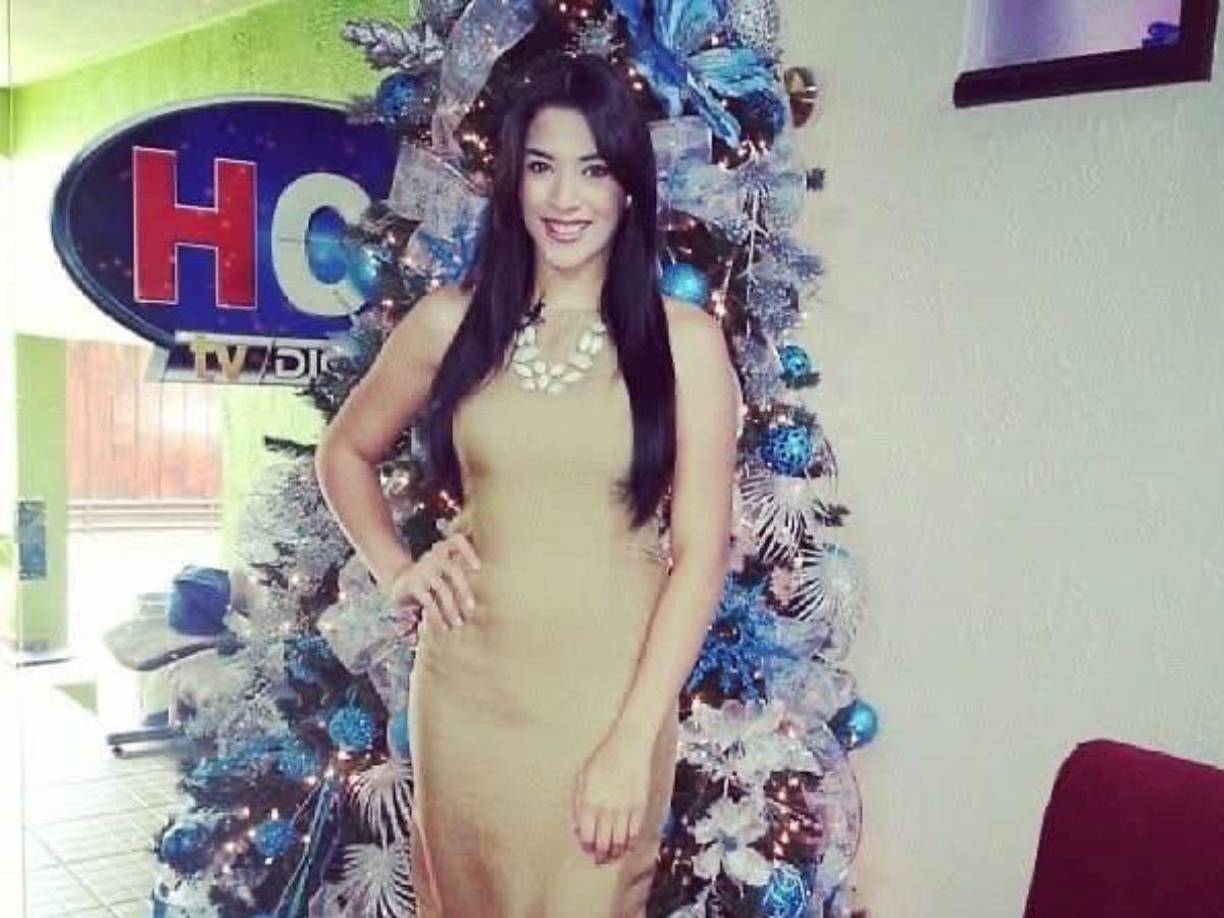 ”Hoy veo esta foto con nostalgia. Hace 11 años, un día como hoy, una niña soñadora llena de metas, miraba al futuro con ilusión. Hoy puedo decir, gracias a Dios, muchas de esas metas se están cumpliendo, otras las seguimos trabajando cada día. Solo puedo decir gracias, por cada puerta que se abre y por las que se cierran, porque sé que son parte de tus propósitos. Por cada bendición recibida, mi corazón está lleno de gratitud”, escribió Carolina Lanza. 