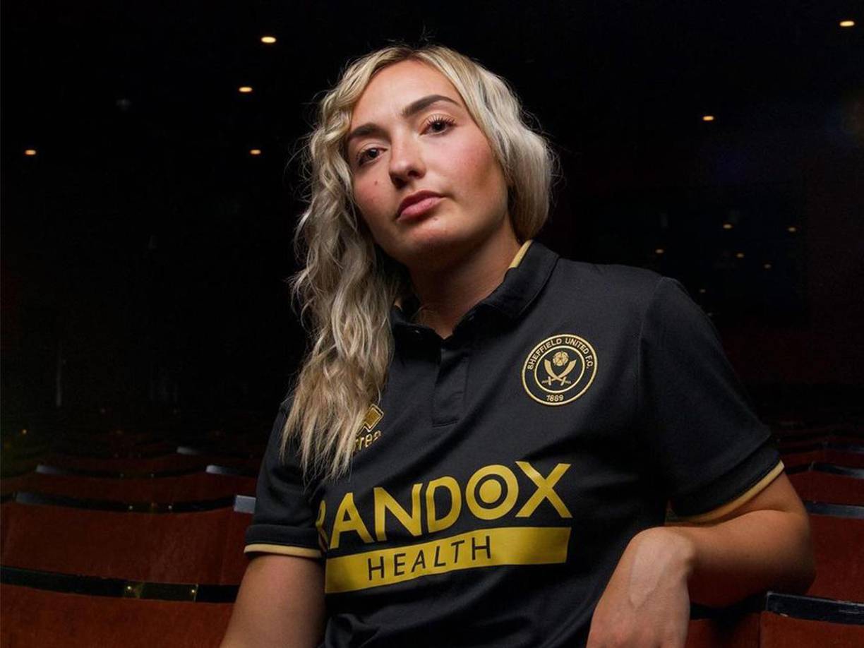 “El Sheffield United Football Club está devastado al informar la triste noticia del fallecimiento de Maddy Cusack. Maddy, jugadora del equipo femenino desde 2019 y ejecutiva de marketing del Football Club”, señaló el club inglés .