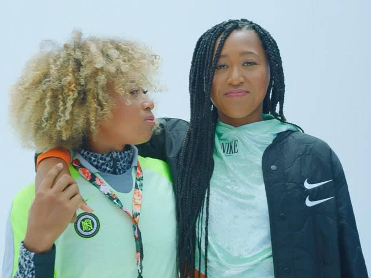 El historial deportivo de las hermanas japonesas ha estado estrechamente vinculado a la influencia de su padre, quien fue el iniciador de sus carreras en el tenis a pesar de no contar con experiencia previa en dicha disciplina.