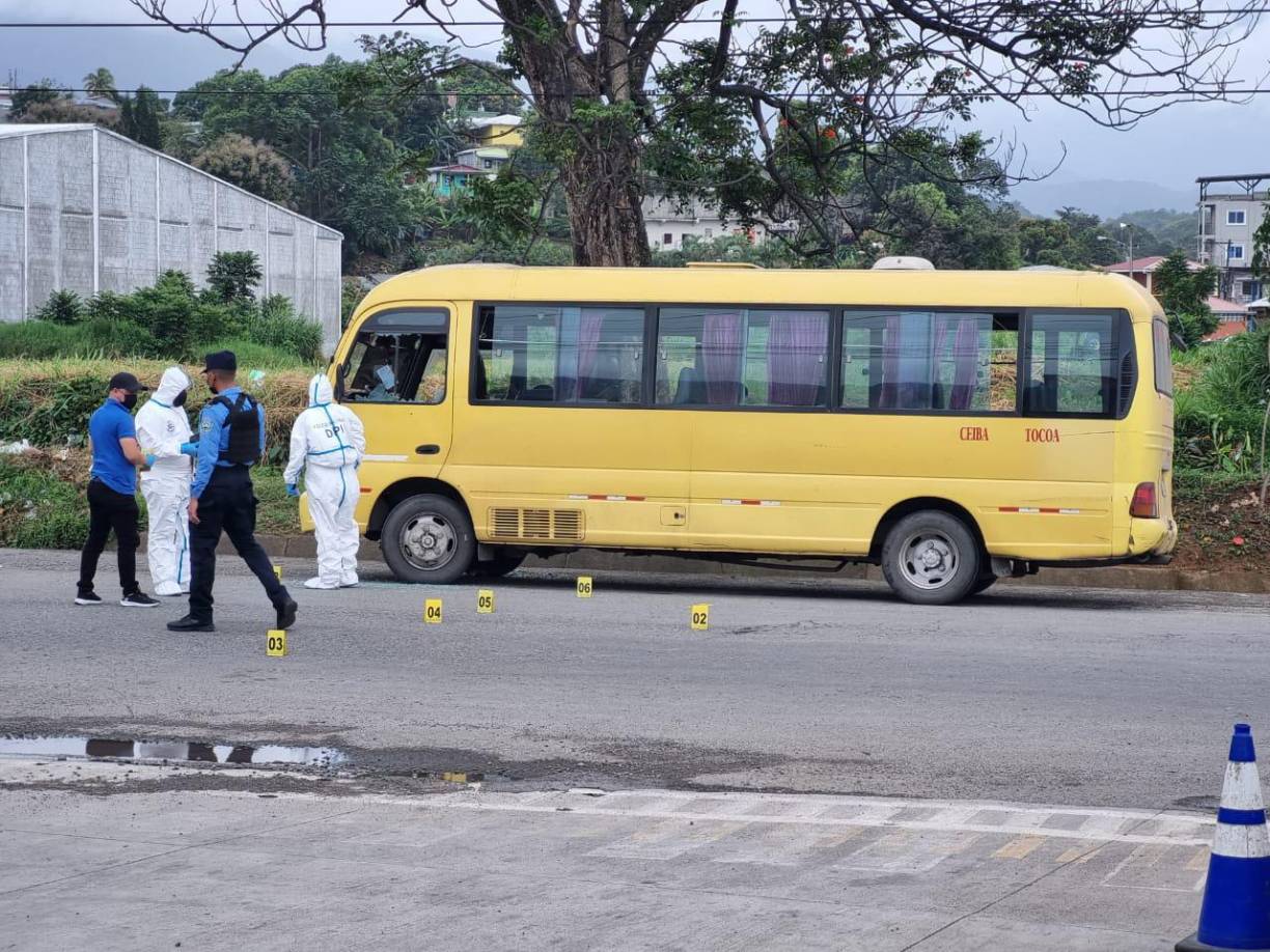 De acuerdoi a la información proporcionada por la esposa de Jorge Leonel Caballero, al momento del atentado el bus llevaba unos 20 pasajeros.