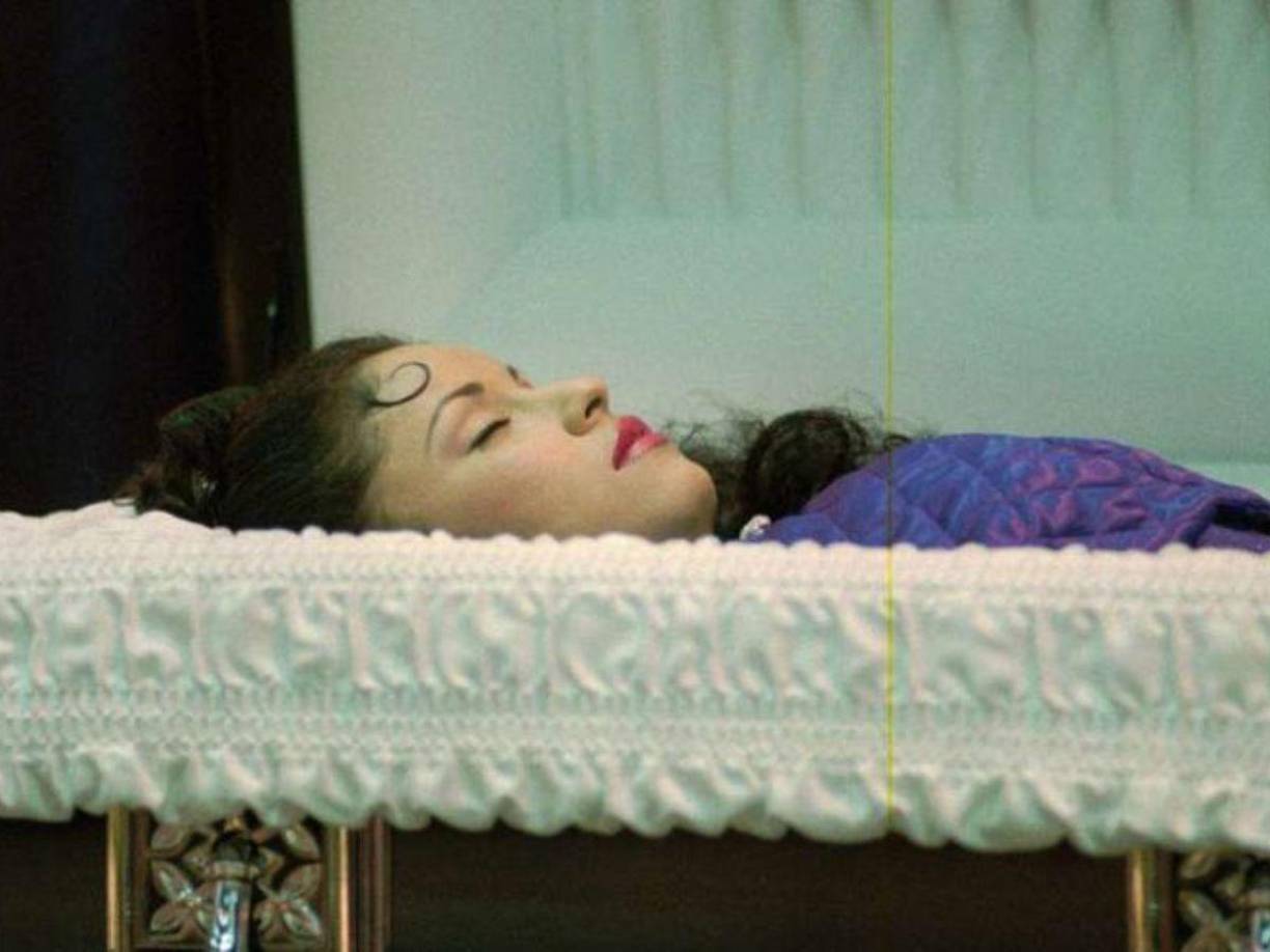 “Yo fui a su funeral. Fue algo que hasta la fecha es de las cosas más impactantes, sabes que hay momentos fuertes que recuerdas exactamente dónde estabas, yo estaba en mi cuarto, en una salita, y estaba en shock, igual que el 11 de septiembre”, comentó.