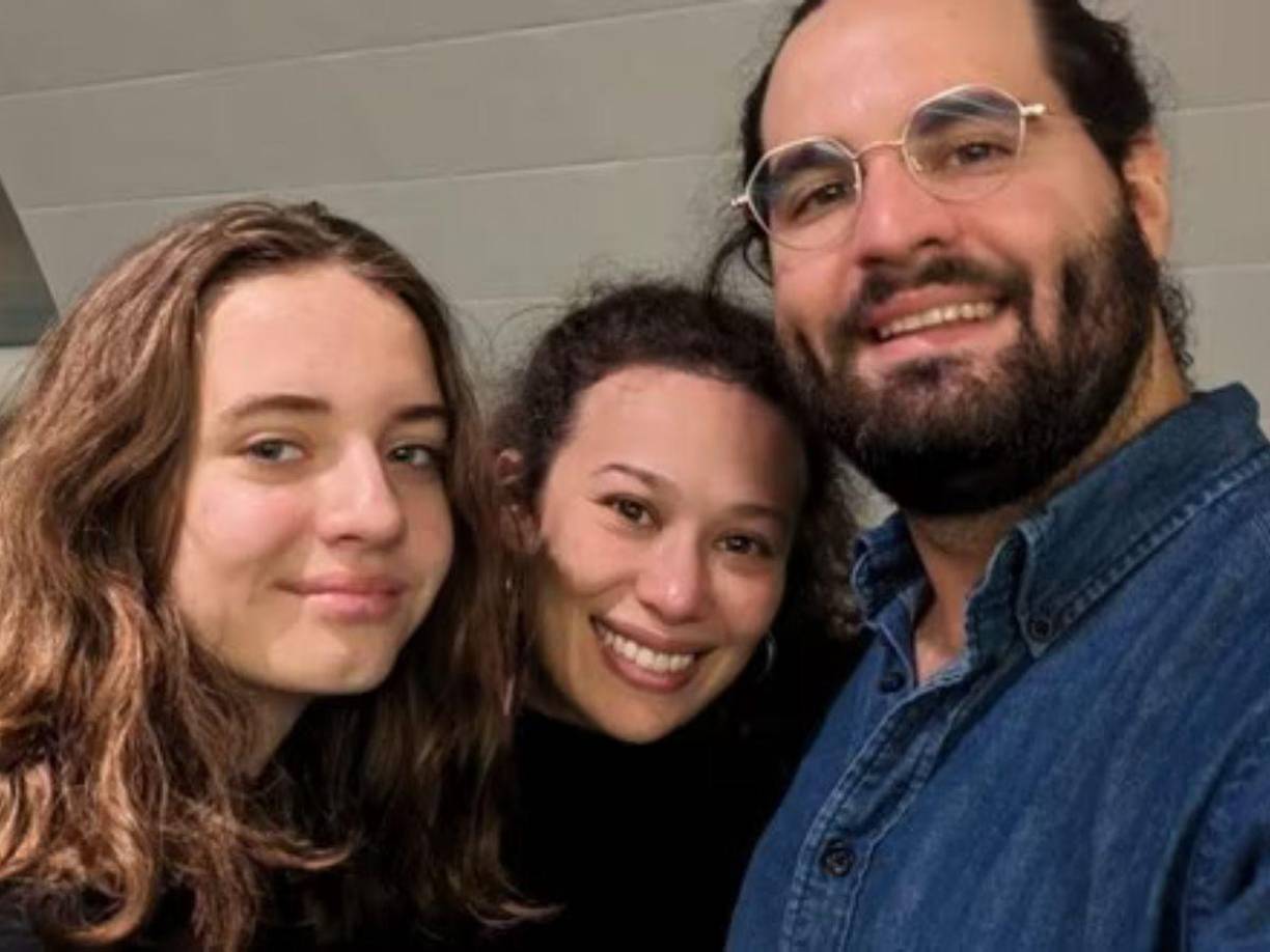 Ricardo Spear, hermano de Mónica Spear, y su pareja Daniela Bueno se convirtieron legalmente en padres de Maya en agosto del año pasado.