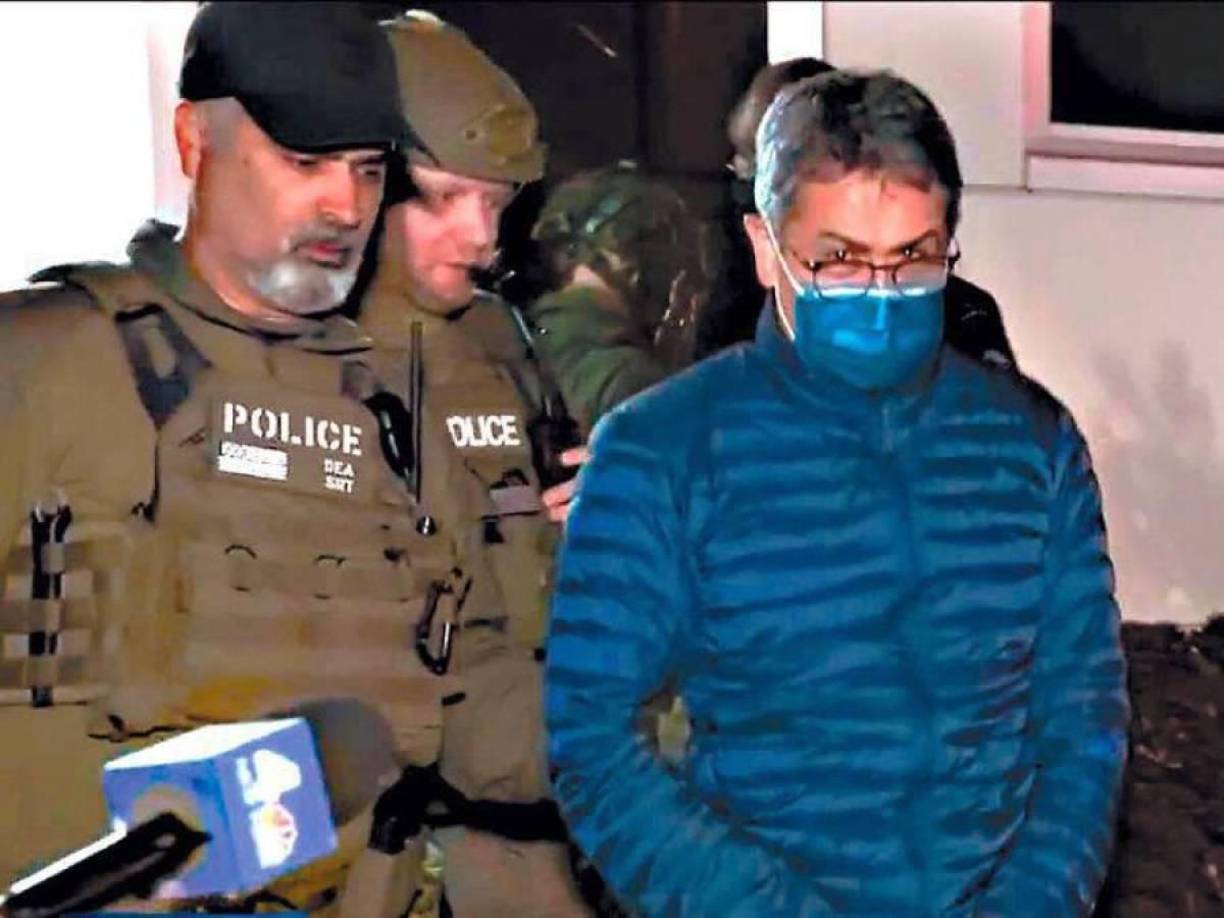 Finalmente, Rooselvelt Avilés manifestó que Hernández “está pagando allá (Nueva York) todas las injusticias que cometió contra muchas familias hondureñas”. 