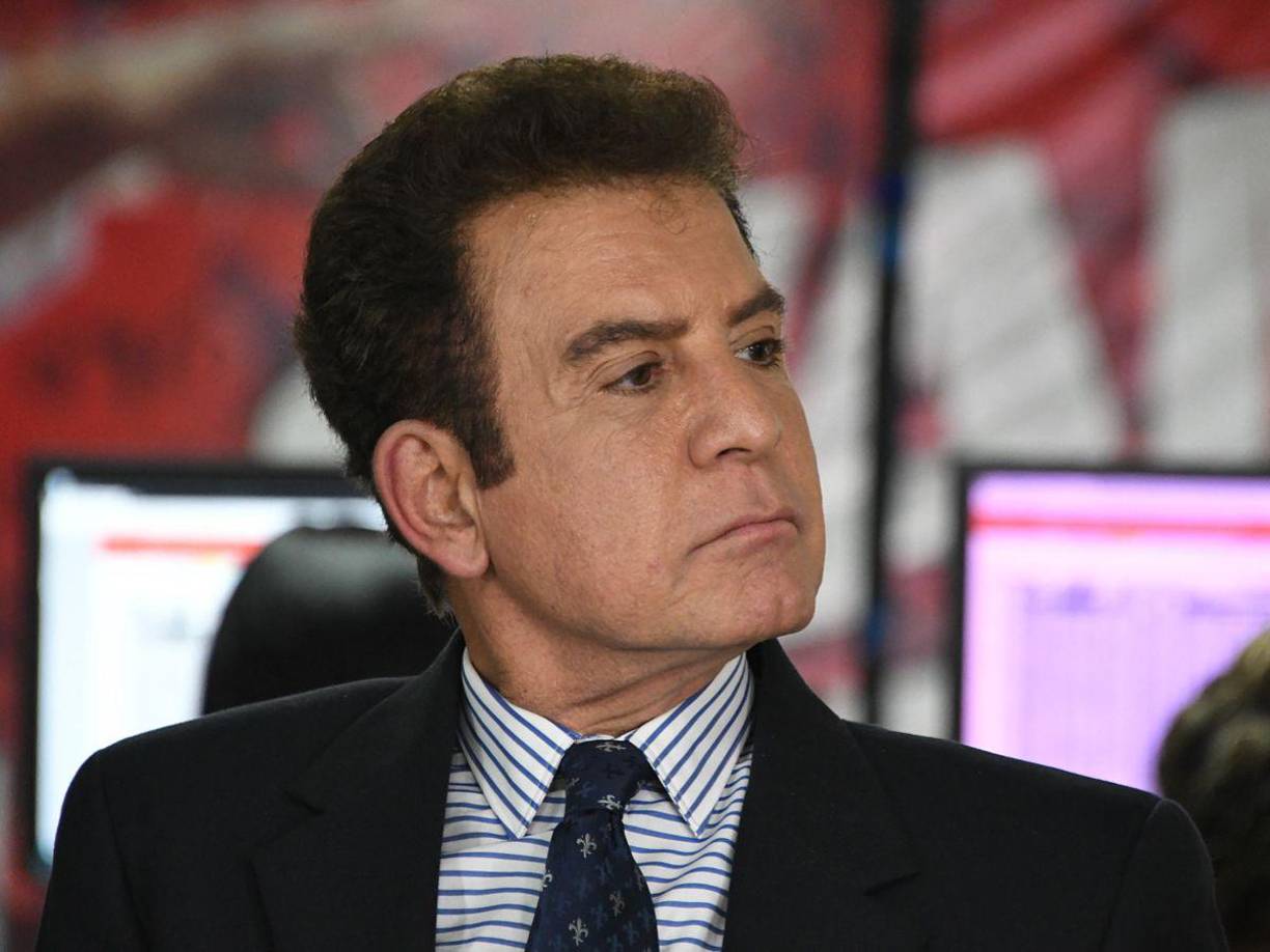 El secretario de Estado dijo que Nasralla “solo sirve para andar con el celular en la jeta”. 