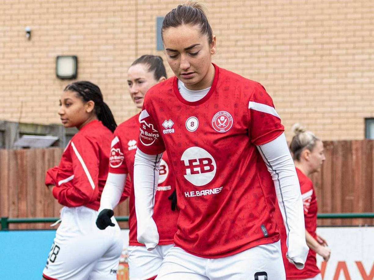 A través de un comunicado el Sheffield United, equipo en el que militaba, dio a conocer la noticia y pidió respeto y privacidad para su familia.