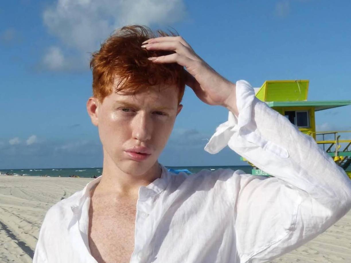 “Cuando viene Messi, a los delivery que entran les ponen un rastreador para que no vayan a la casa del chabón. También ponen inhibidores de drones. Doble seguridad”, comenzó contando el joven.