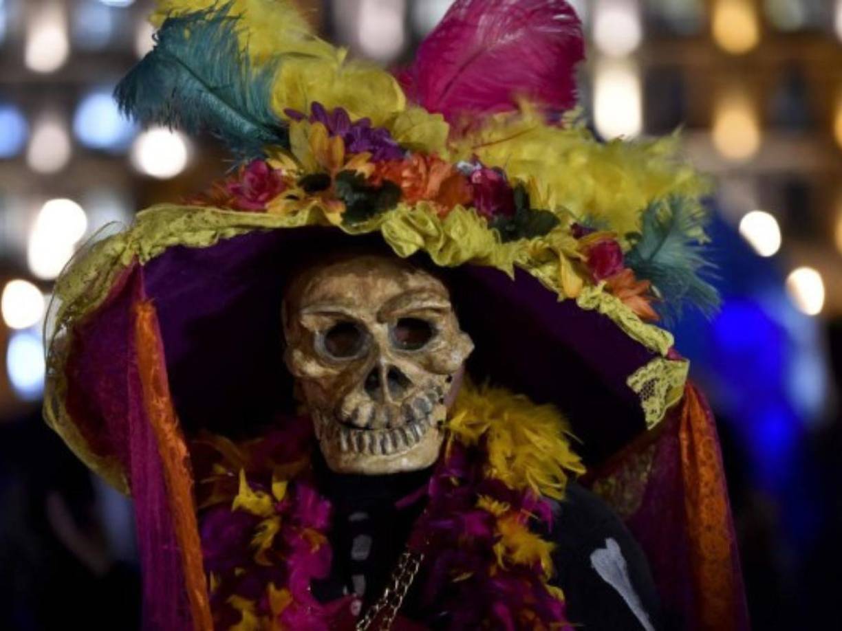La embajada de México en Madrid anunció hoy la cancelación del desfile del Día de Muertos, programado para el 1 de noviembre, debido a la catástrofe provocada por el mayor temporal que ha sufrido España en este siglo y que ha causado alrededor de un centenar de muertos.
