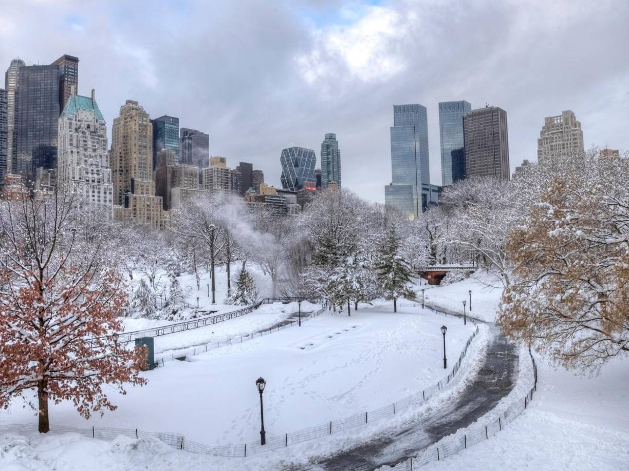 Este patrón atmosférico, que canaliza aire ártico desde el noroeste de Canadá, traerá consigo un descenso drástico de las temperaturas y posibles tormentas invernales, poniendo en riesgo la seguridad de quienes planean viajar.
