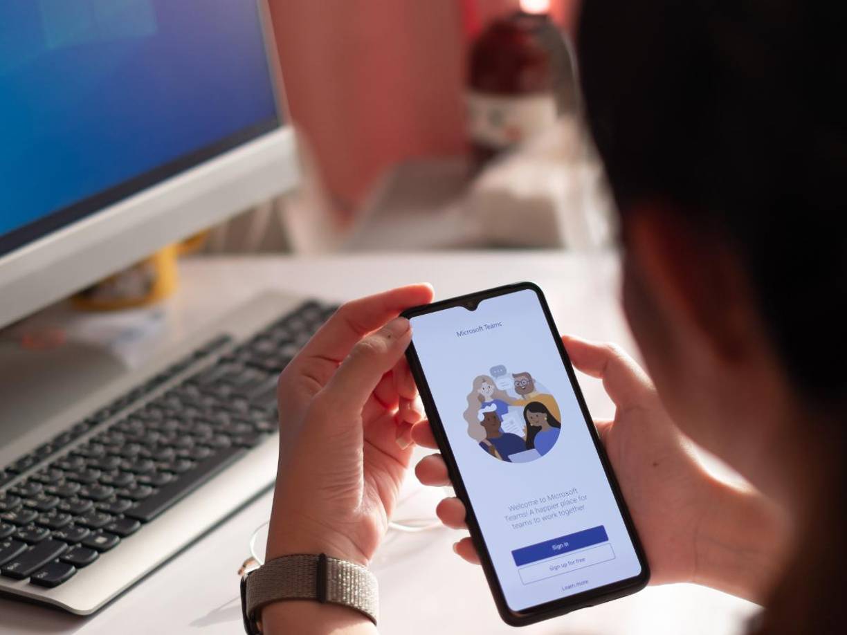 Horas más tarde, Microsoft informó avances en la solución: “Aproximadamente el 98% de los entornos afectados han sido restaurados”, aseguró la empresa, destacando que continuaban trabajando para normalizar los servicios. 