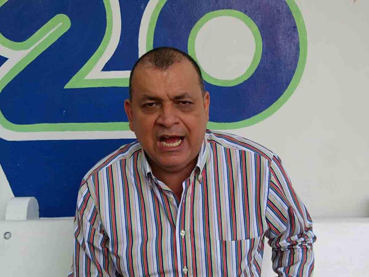 El experimentado periodista deportivo Orlando Ponce Morazán vuelve a estar involucrado en una polémica. 