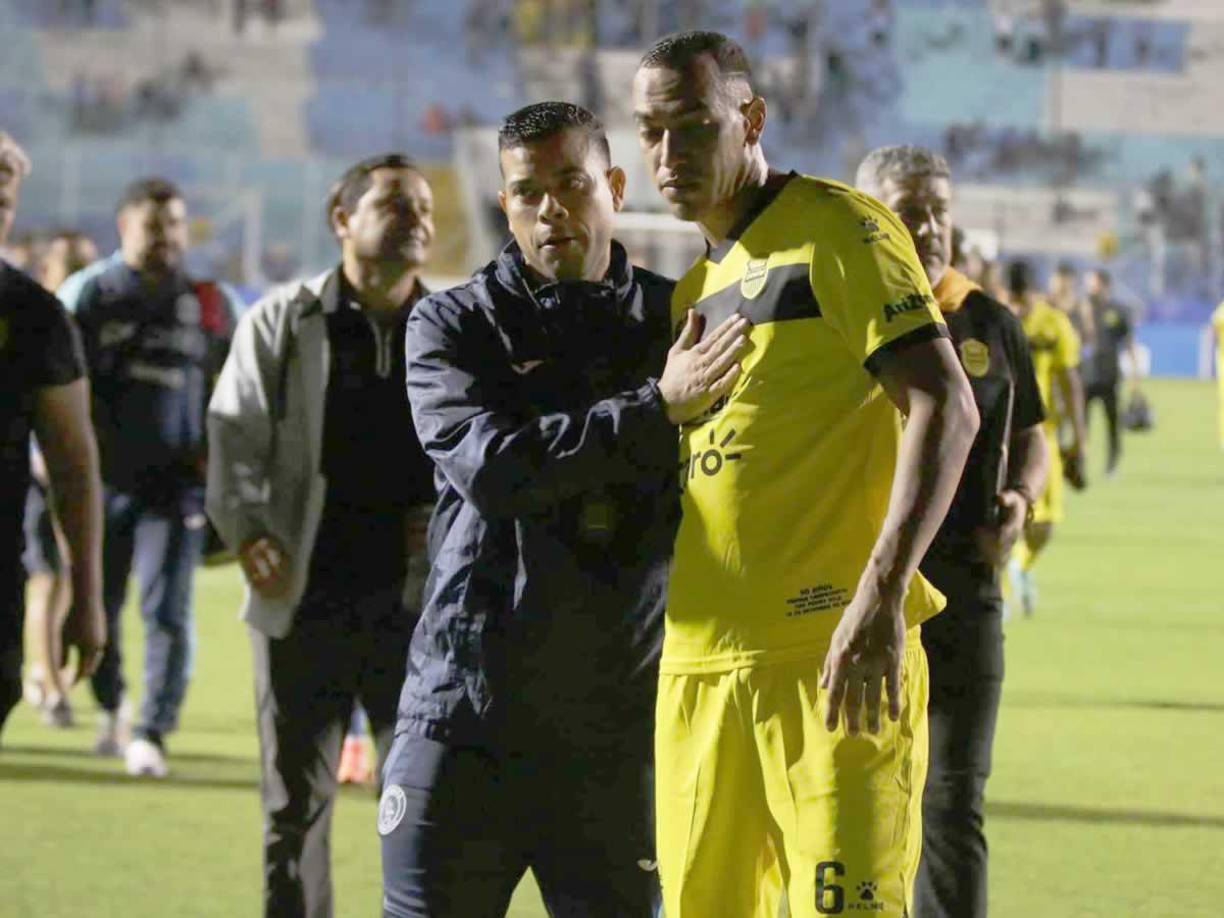 Otro proceso que fracasa. La tristeza en el rostro de los jugadores del Real España por la eliminación en semifinales contra el Motagua.