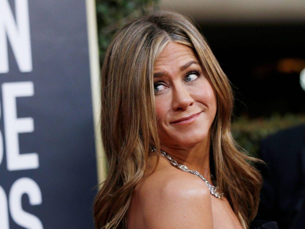 A la vez que Aniston aseguraba que ahora está “mucho mejor” que cuando tenía 20, 30 o mediados de los 40, y confesaba que gracias a haber tenido que atravesar “cosas de mierda” había evitado convertirse en una persona “temerosa, nerviosa e insegura”, la actriz abría un cajón que nunca antes había abierto: la maternidad. Confesó lo “duros” que habían sido “todos los años de especulación” sobre su vida privada, durante los que intentaba sin éxito quedarse embarazada.