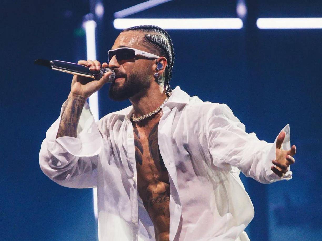 Tener cerquita a tus artistas y cantantes favoritos puede ponerte muy nervioso y quizá el que podría uno de los mejores días de tu vida, puede acabar siendo uno de los peores ya que esa emoción puede llevar a que incomodes un poco a tu ídolo, tal y como le pasó a una mujer cuando tuvo de frente al colombiano Maluma.