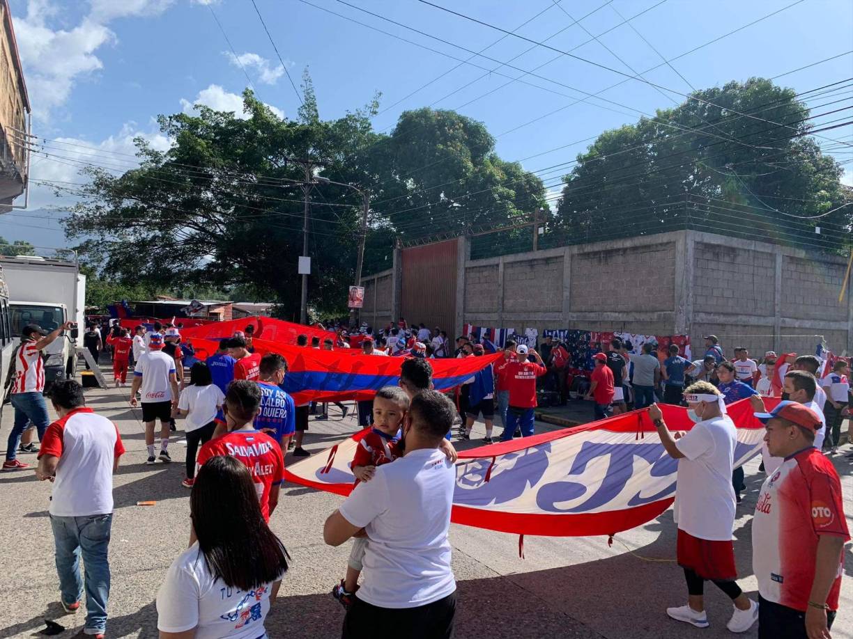 ¡Bonito ambiente! La fiesta de la Ultra Fiel en La Ceiba para el clásico Olimpia-Real España