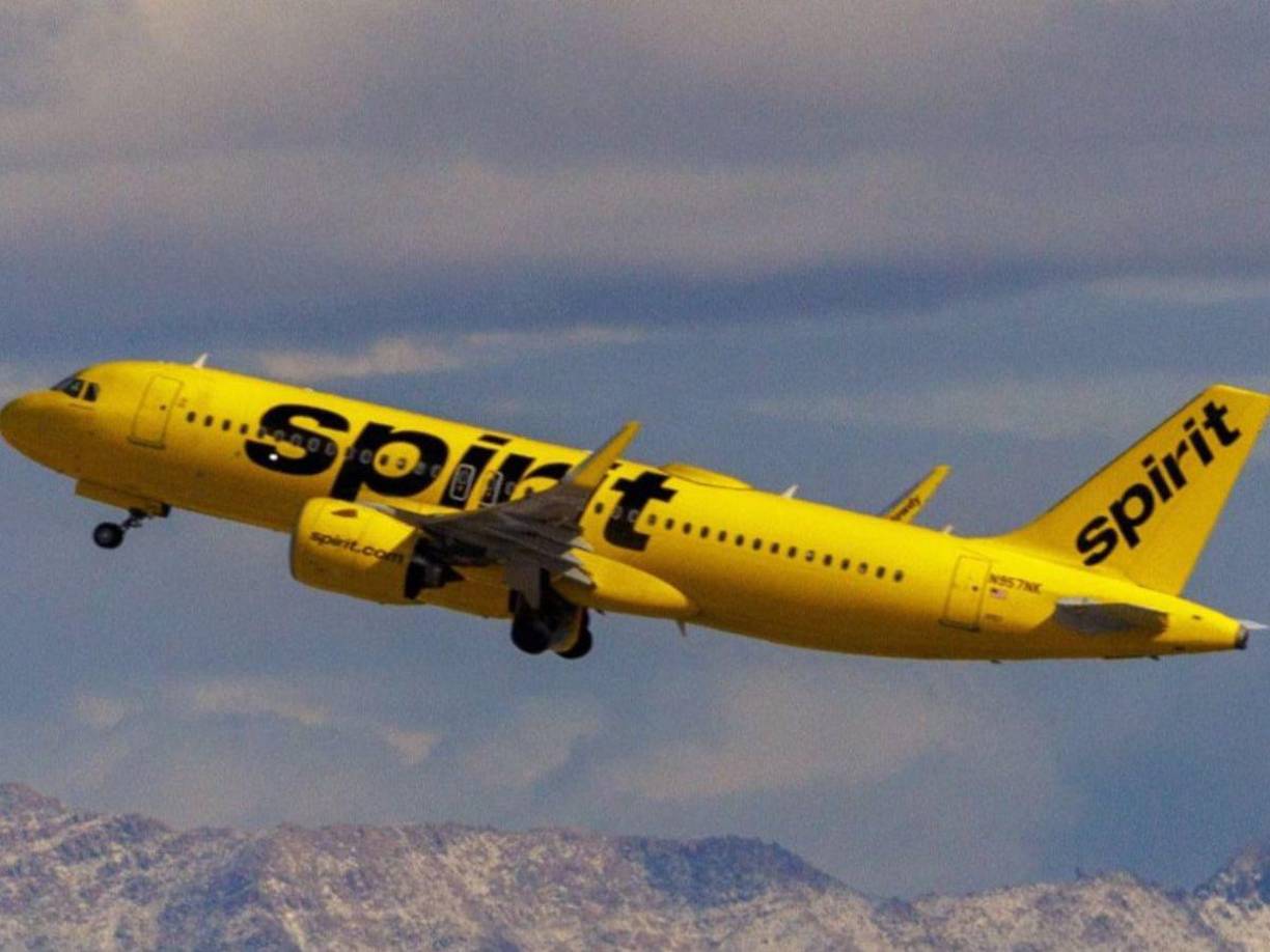 Un avión de Spirit Airlines fue tiroteado y tuvo que aterrizar de emergencia en otro aeropuerto. Aquí más detalles.