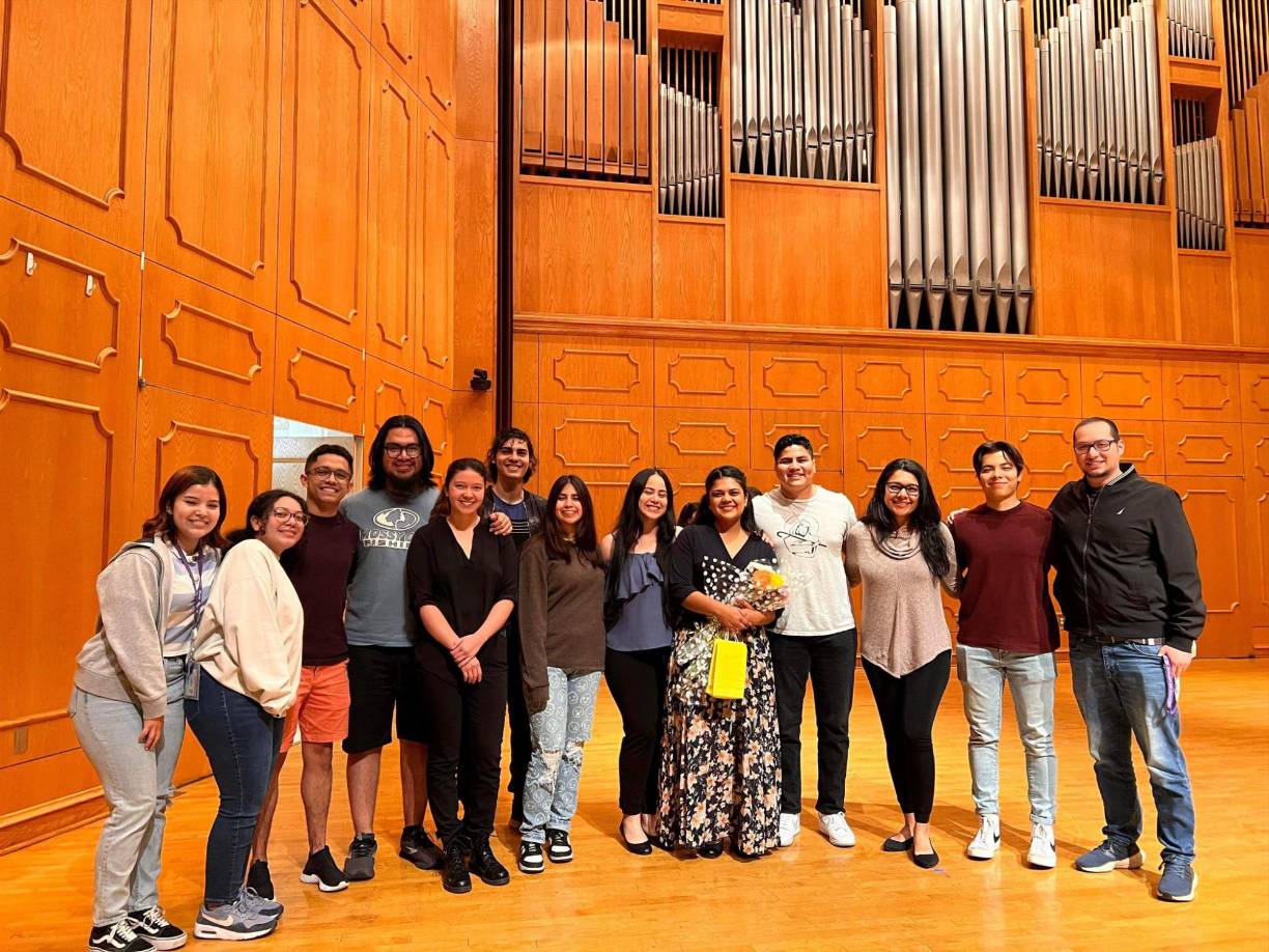 A continuación te contamos quiénes son estos jóvenes que lograron ganar becas para especializarse en música y que ahora forman parte de la orquesta de dicha universidad.