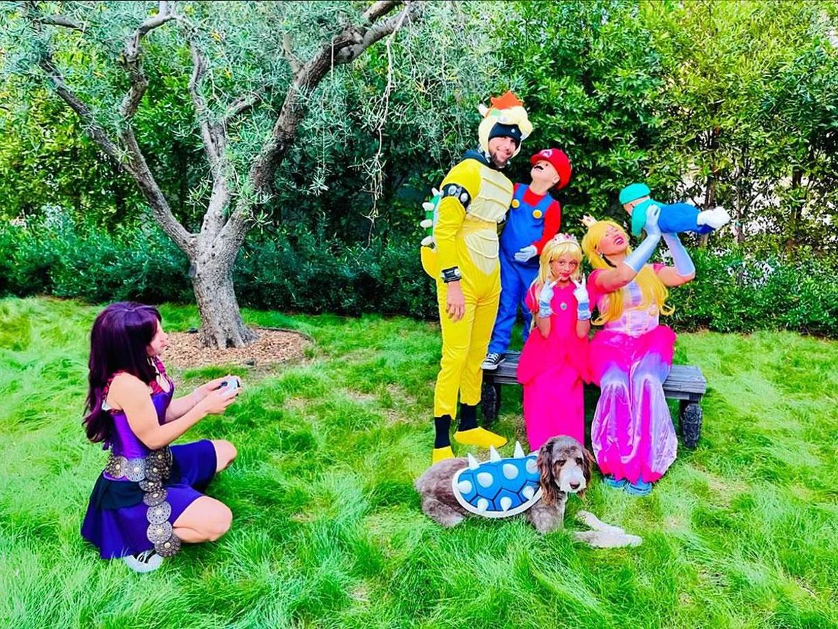 Stephen Curry, el base de los Golden State Warriors, junto a su esposa Ayesha Curry.