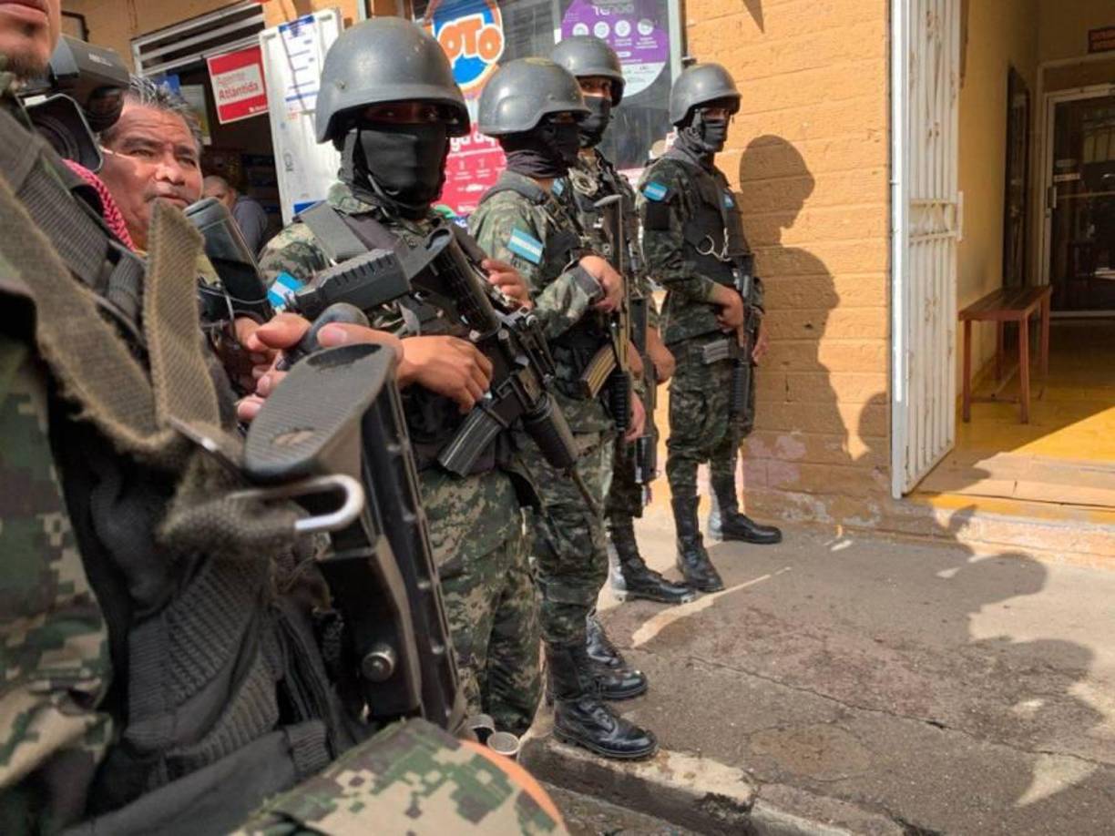 “Ella (Rocío Tábora) estaba en la frontera, pero después de los diferentes allanamientos donde ella podía estar, más la presión que hubo, cuando ella está en la frontera, decide entregarse a la Policía Militar”, aseguró más tarde el portavoz de la Fiscalía, Yuri Mora.
