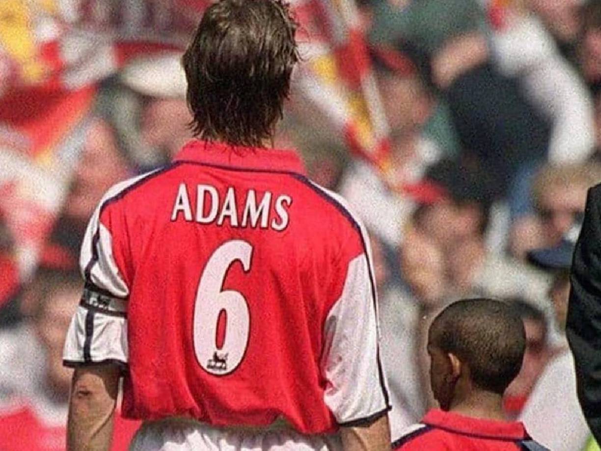 El recordado futbolista de Inglaterra es recordado por su gran éxito con los Gunners y los títulos obtenidos durante su carrera profesional.