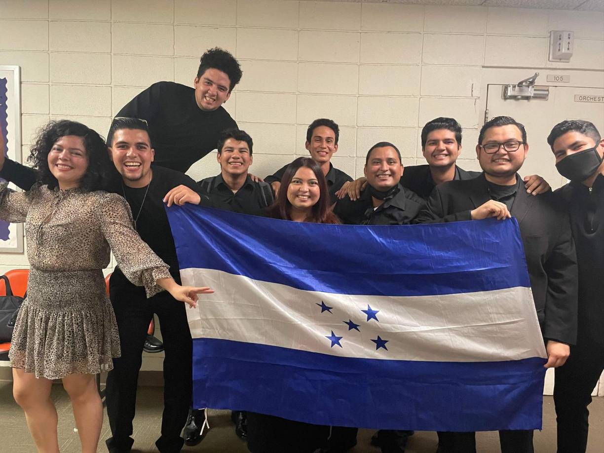 Un grupo de jóvenes sampedranos está haciendo ruido en una pequeña ciudad de Luisiana en Estados Unidos, donde estudian becados gracias a su talento y dedicación.