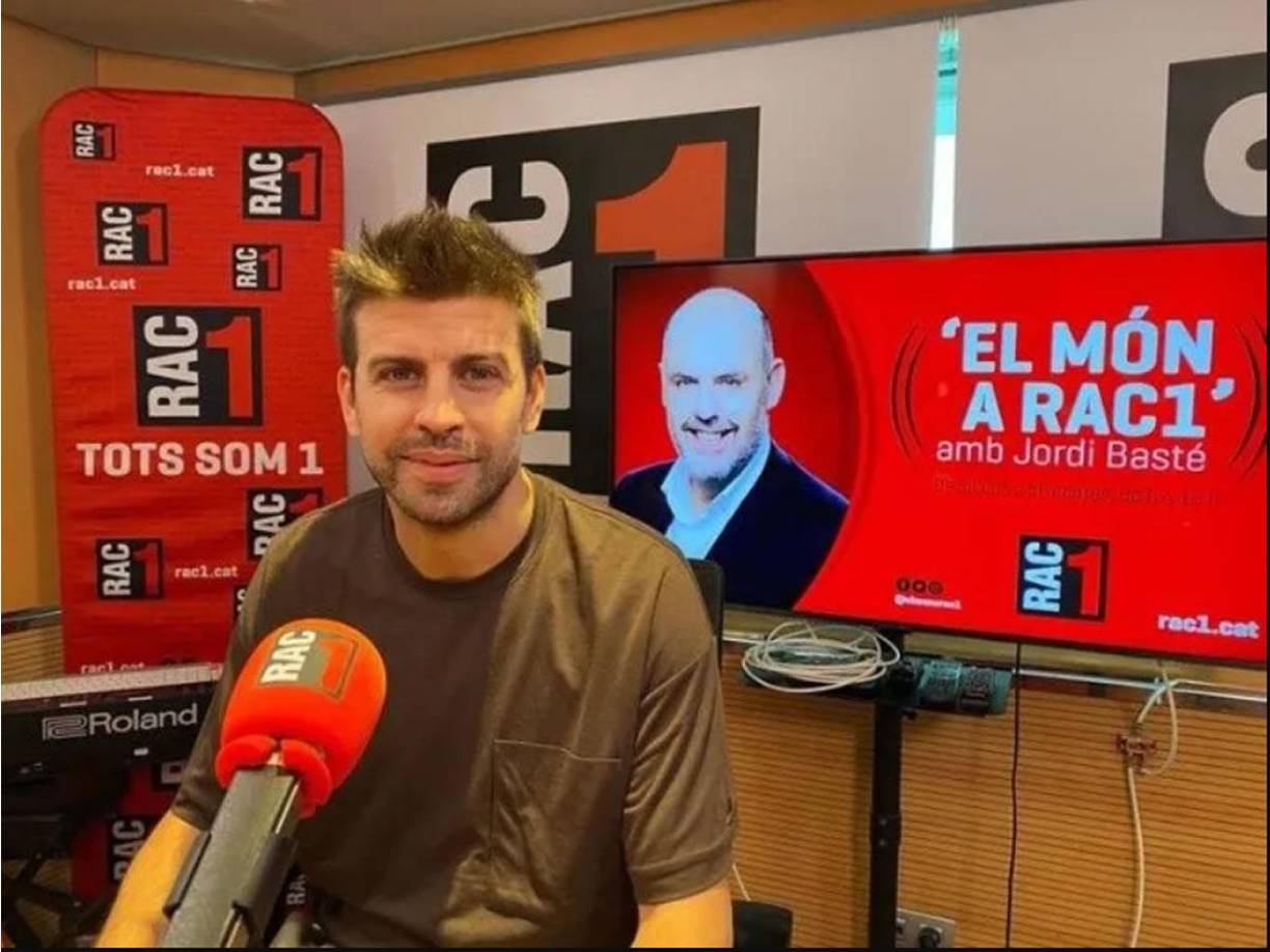 Y hablando de Clara Chía, con quien empezó por una supuesta infidelidad a Shakira, algo que los fans de la artista han castigado brutalmente, tanto a uno como a otro, pero él tiene una opinión muy sólida al respecto: “De todo lo que se ha vivido, la gente no sabe ni un diez por ciento de lo que ha pasado en realidad”, haciendo alusiones a que las informaciones “en su mayoría no son reales”.