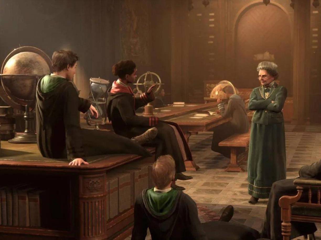 De momento, el videojuego de magia y hechicería solo está disponible en consolas de última generación. En la PS4, Xbox One y Switch llegará todavía en unos meses, debido a que todavía falta optimizar el título.