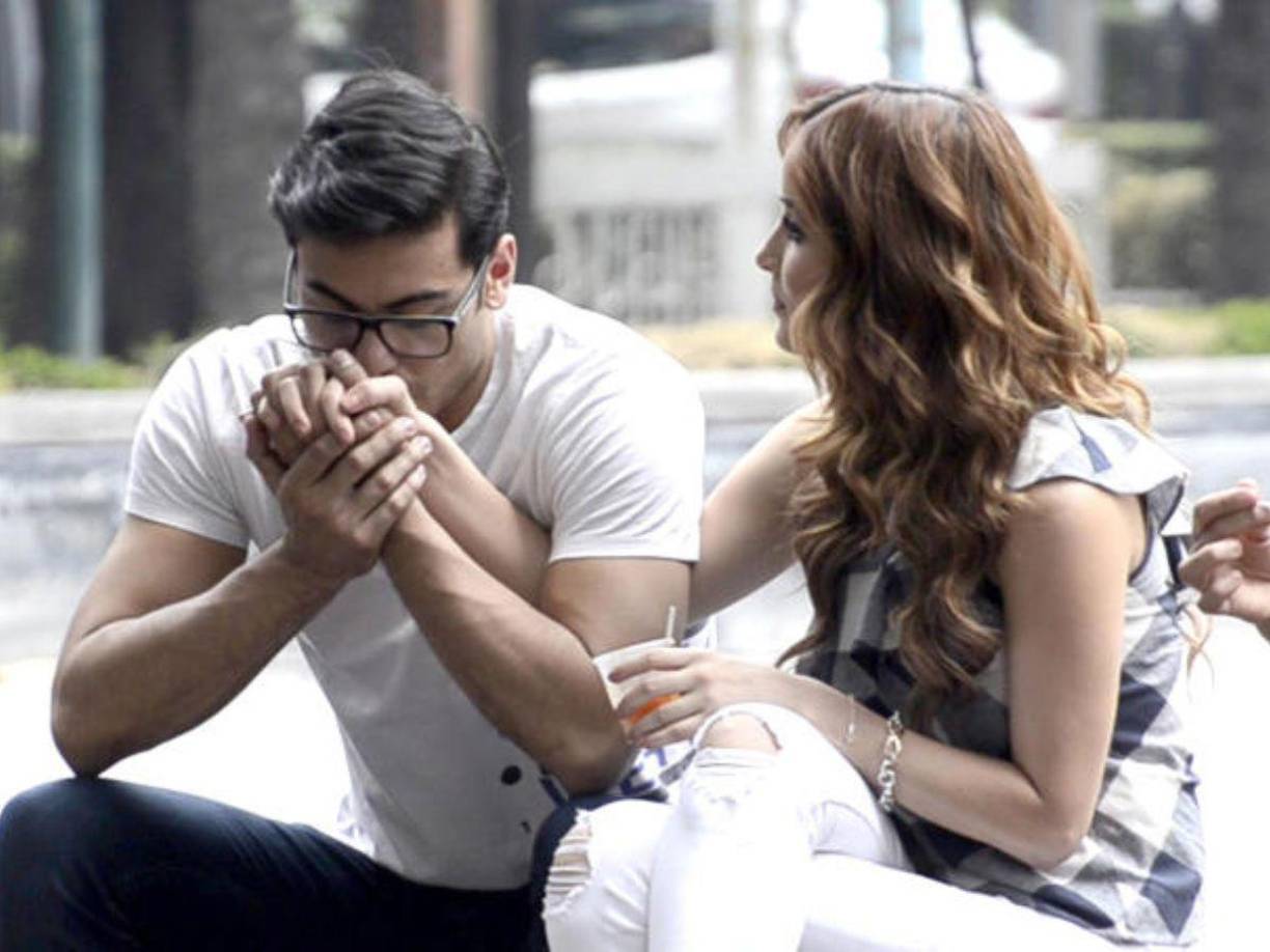 Desde entonces, la pareja ha sido discreta en cuanto a su relación, manteniendo privada la mayor parte de su vida amorosa aunque recientemente le dieron la bienvenida a su hijo León, compartiendo algunas fotos de su bebé en redes sociales.