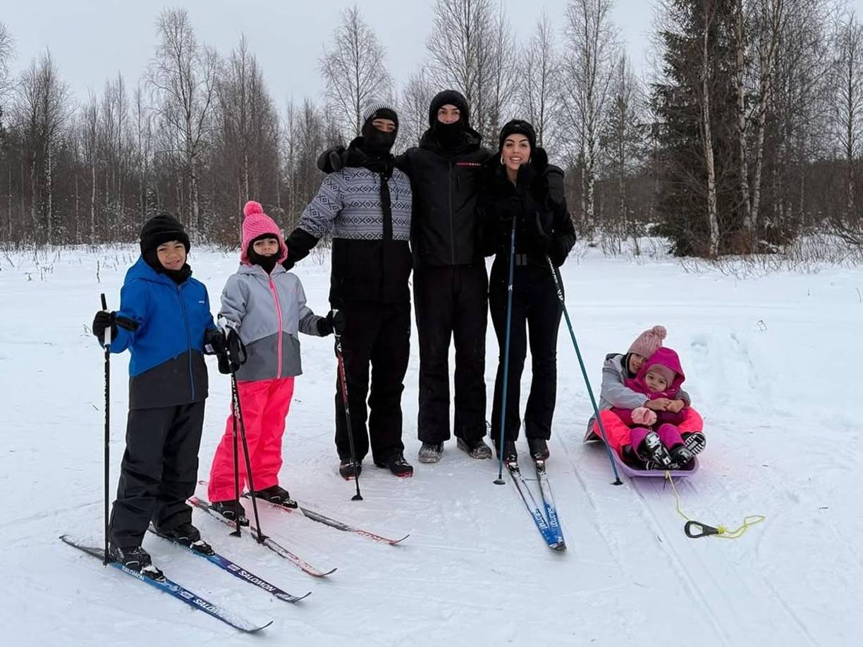 Cristiano Ronaldo ha aprovechado a pasar tiempo de calidad con su familia con un viaje a Laponia, la región más boreal de Finlandia.