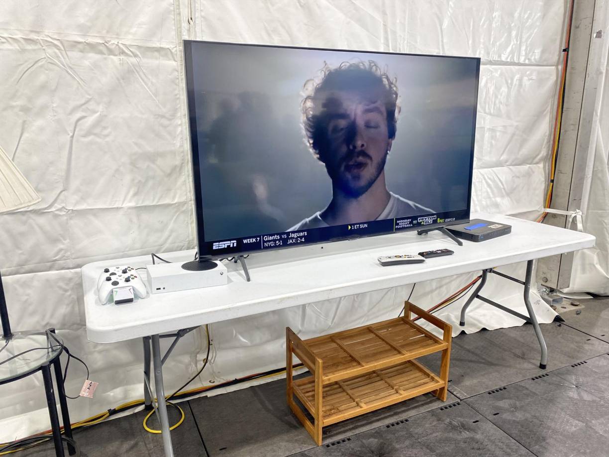 Nueva York habilita gigantescas carpas para acoger a inmigrantes enviados desde Texas