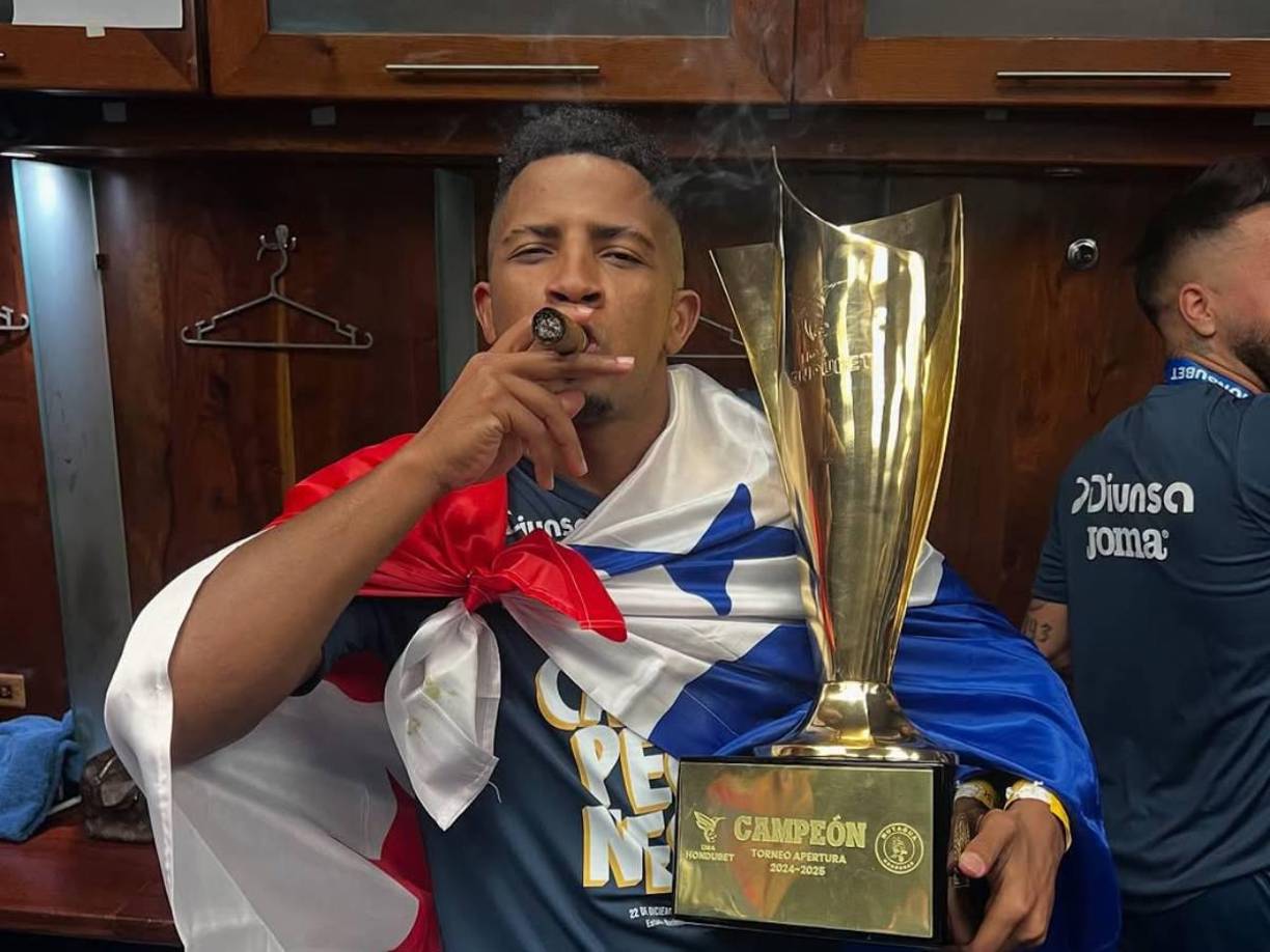 Motagua ha llegado a un acuerdo con el CAI para ejercer la opción de compra de Jorge Serrano. El Ciclón adquirió el 70% de los derechos del jugador, mientras que el CAI mantendrá el 30%, asegurando un porcentaje de las ganancias en caso de una futura venta a otro club.