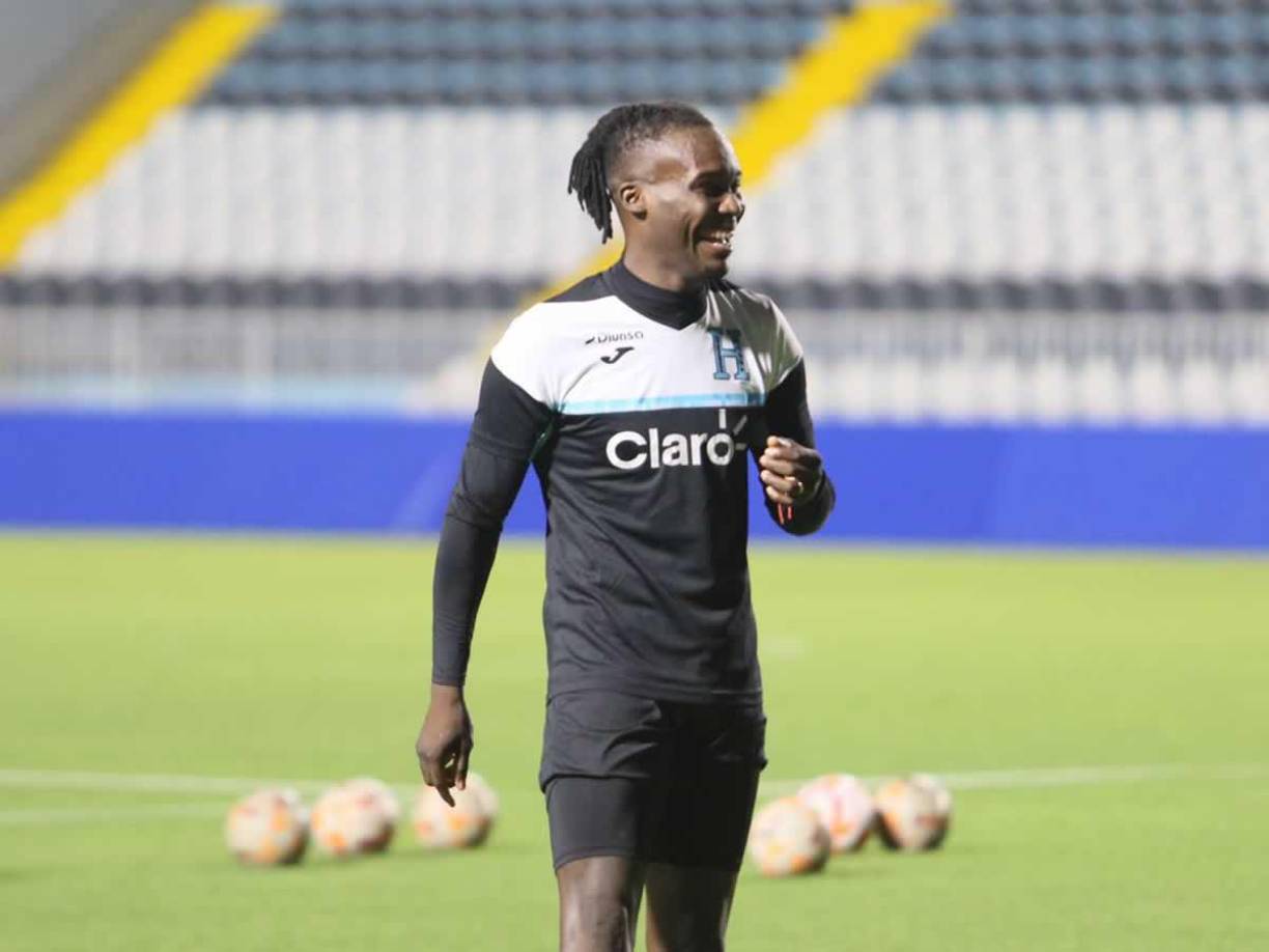 SUPLENTE: Román Rubilio Castillo es una de las piezas en ataque con las que cuenta Reinaldo Rueda como recambio en el segundo tiempo.