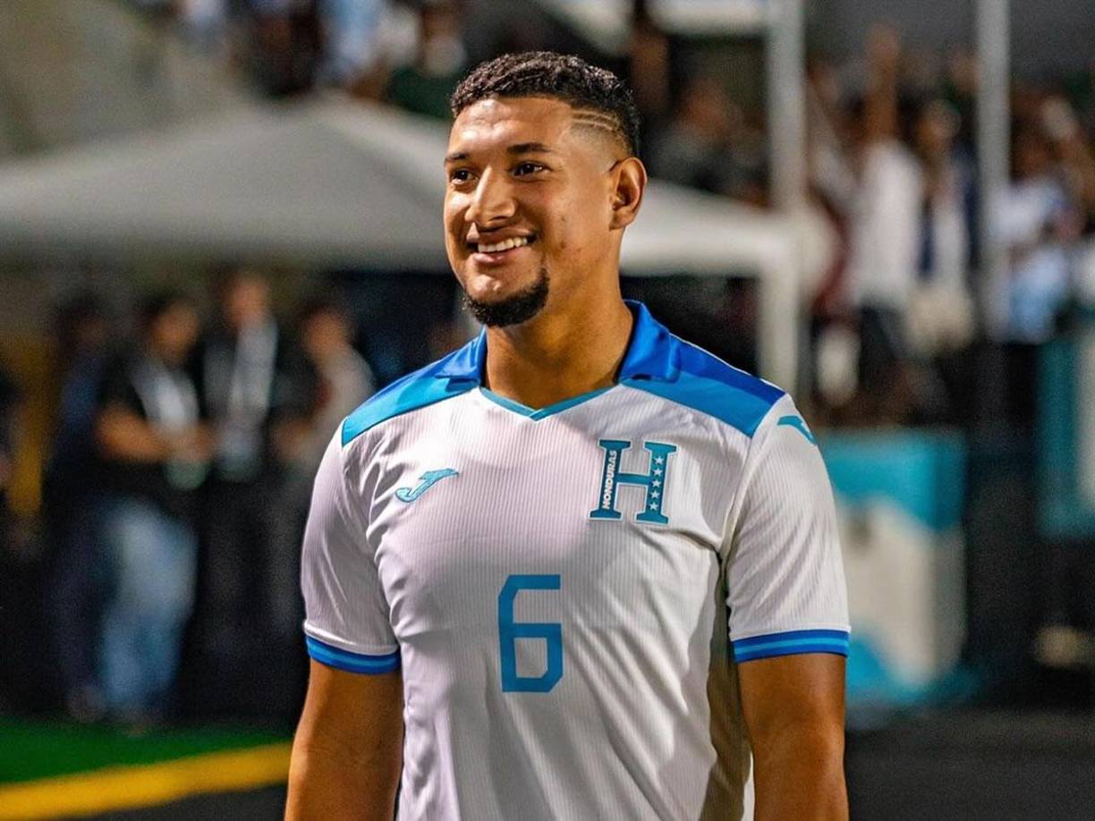 OTRA OPCIÓN: Otro cambio que podría darse es que Bryan Acosta se meta en el 11 titular en lugar de Jorge Álvarez. Veremos qué decide Reinaldo Rueda.