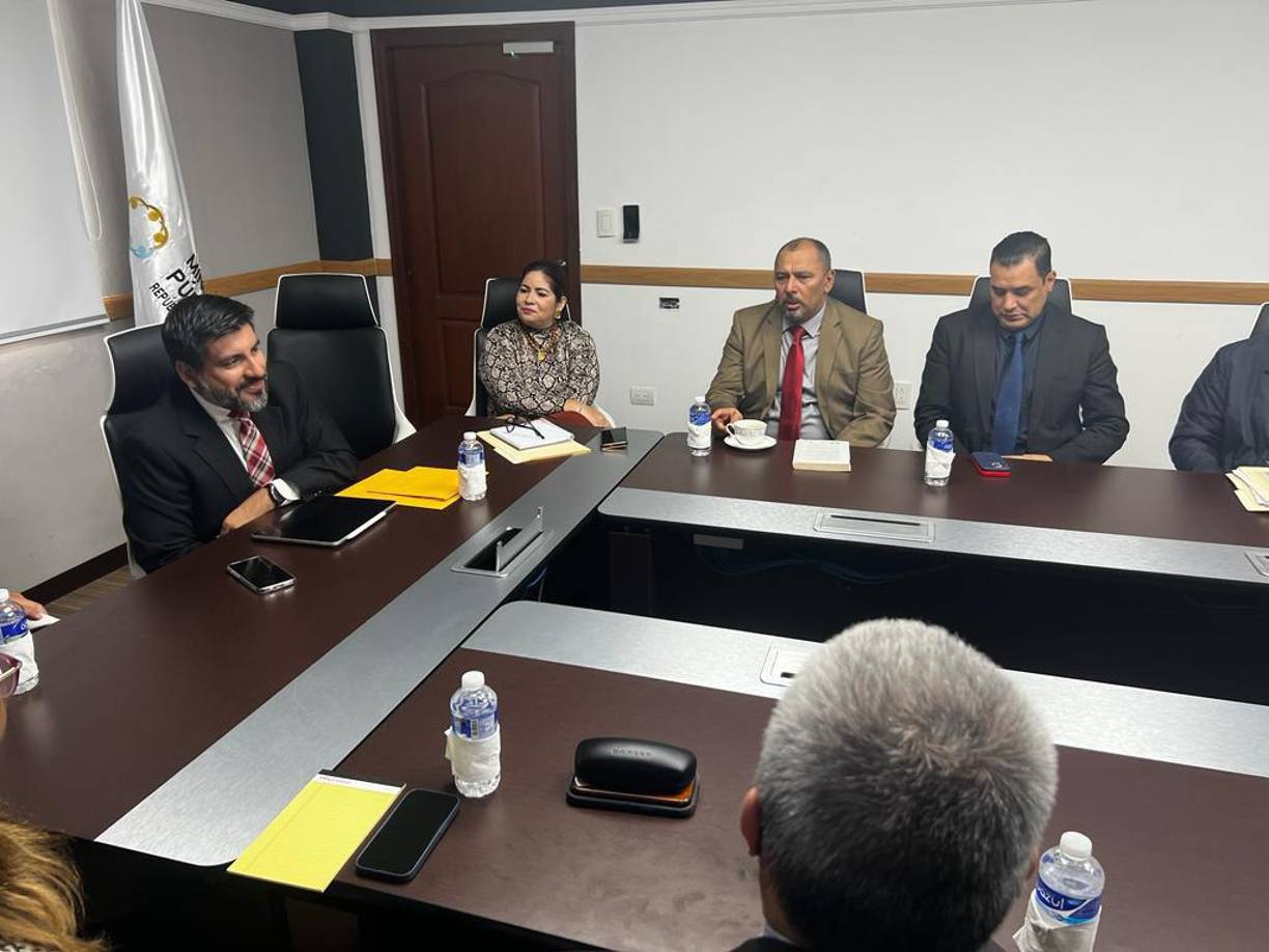 El fiscal general interino, Johel Zelaya, llegó este jueves a tomar posesión de sus funciones y mantuvo las primeras reunioines de trabajo.posesión