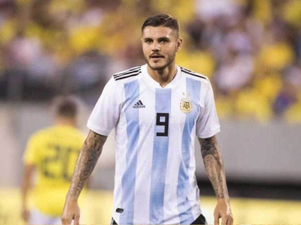 El escándalo no solo salpica a los implicados, sino que revive viejos debates sobre el polémico alejamiento de Icardi de la Albiceleste en un momento crucial de su carrera. En aquella época, destacaba por su talento en el Inter de Milán, pero su ausencia en el combinado nacional generó suspicacias. Ahora, esta revelación arroja luz sobre las posibles razones detrás de aquella exclusión.