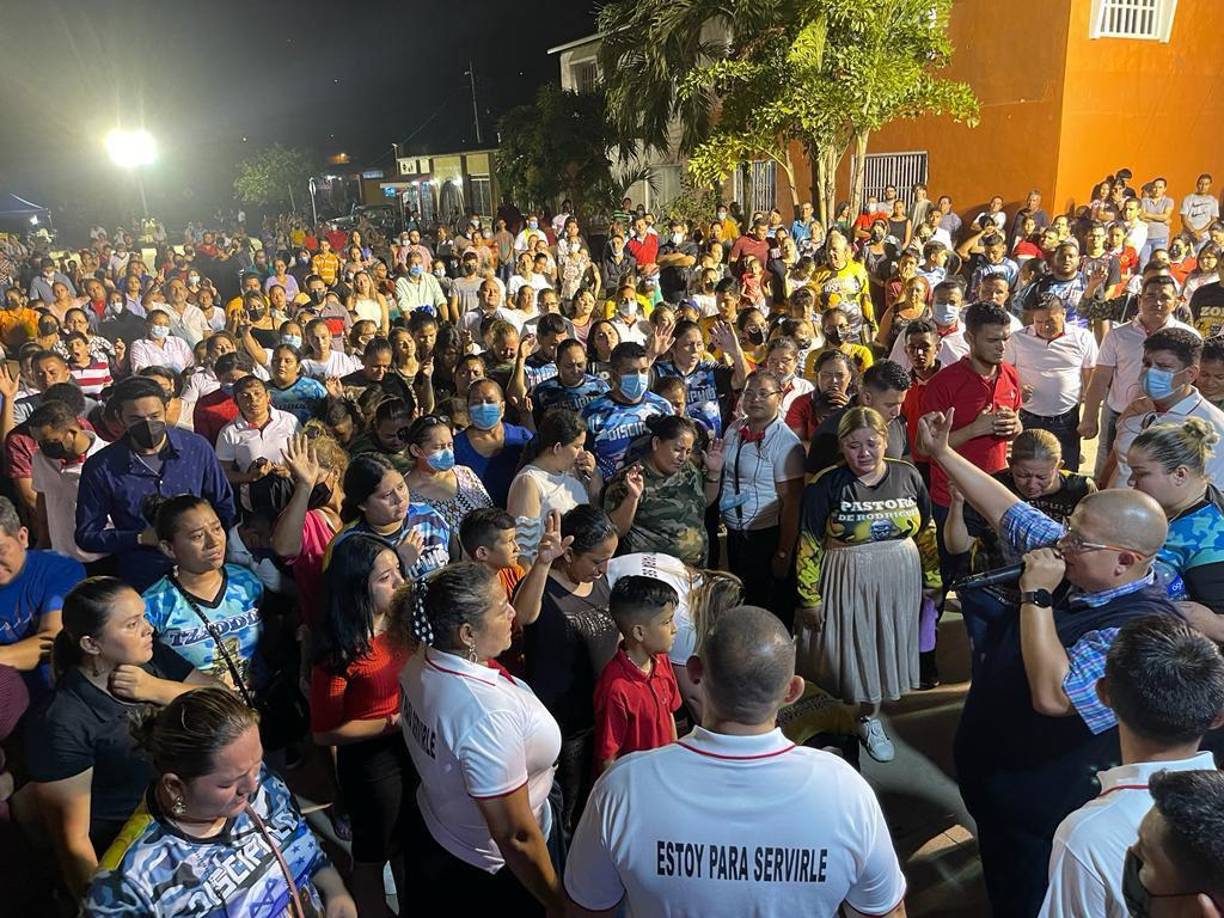 “Nuestra comunidad nunca había sido visitada por personas como el pastor”, agregó.