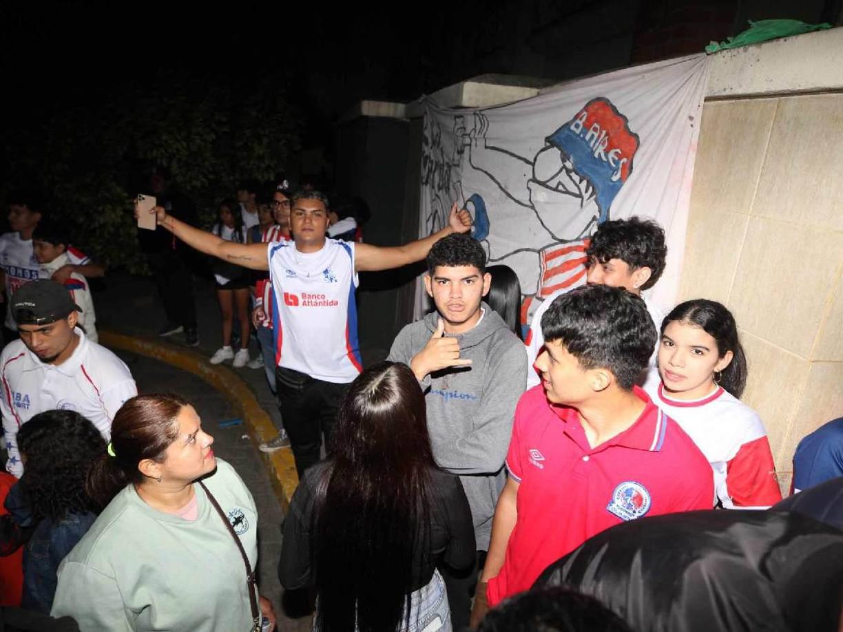 La Ultra Fiel montó un bonito show y confían que Olimpia conquistará este domingo el título 39.