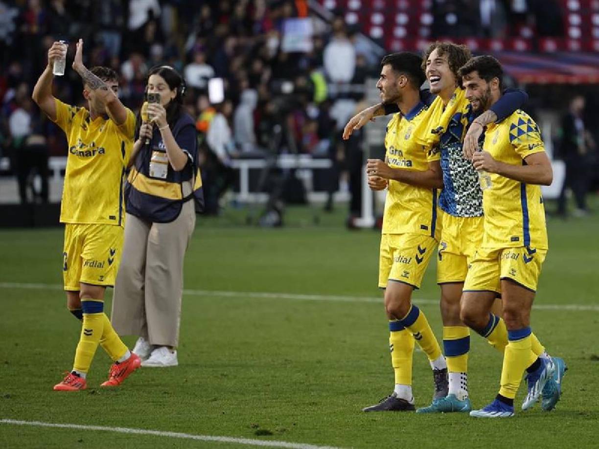 Los festejos no pudieron faltar en el cuadro visitante que respira tras llegar a 15 unidades en la Liga Española. 