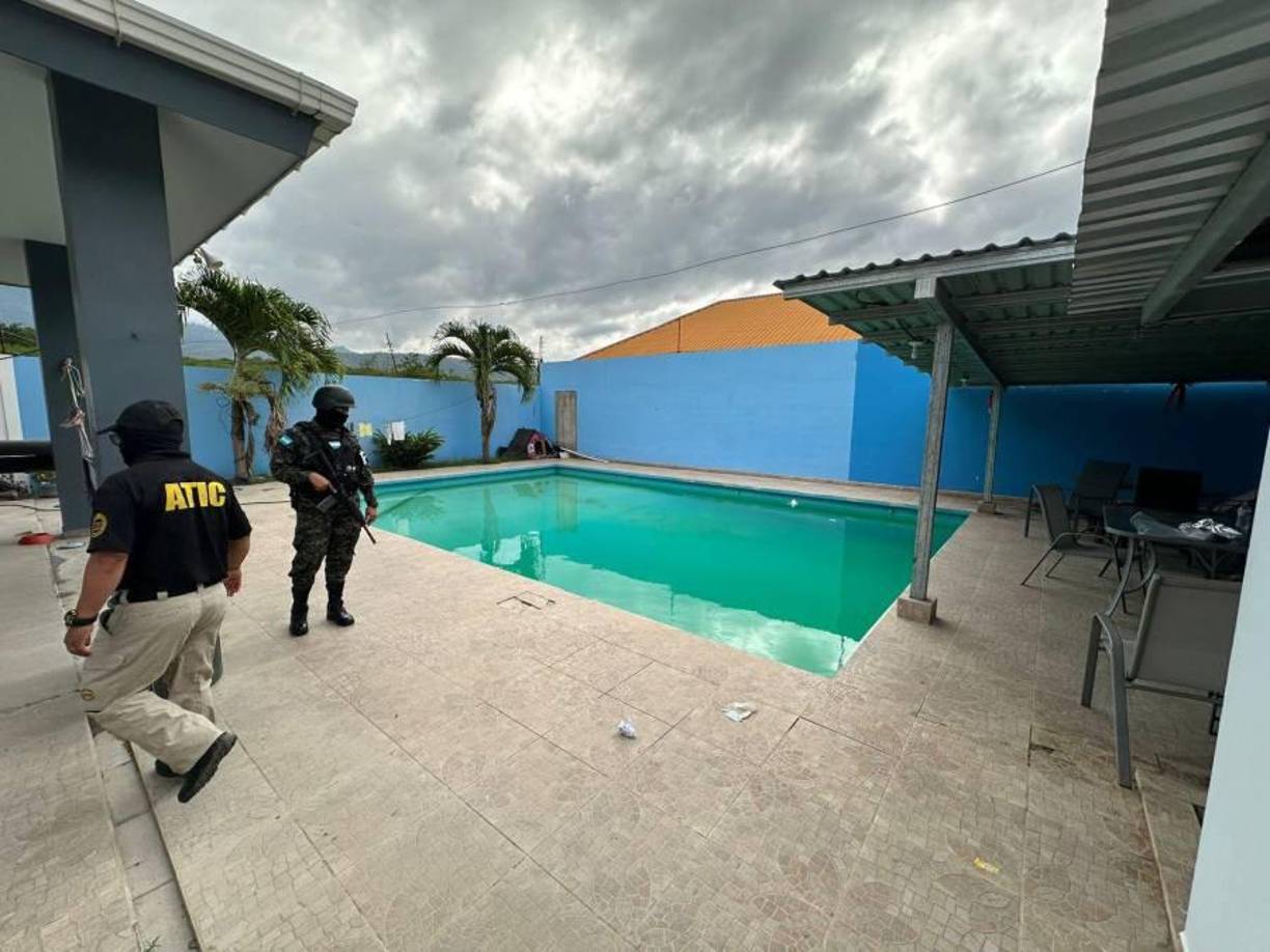 La mamá de Francia Sofía Medina ya tenia su casa, pero la exfiscal se la remodeló y le construyó una piscina y por esas mejoras entra a la privación de dominio