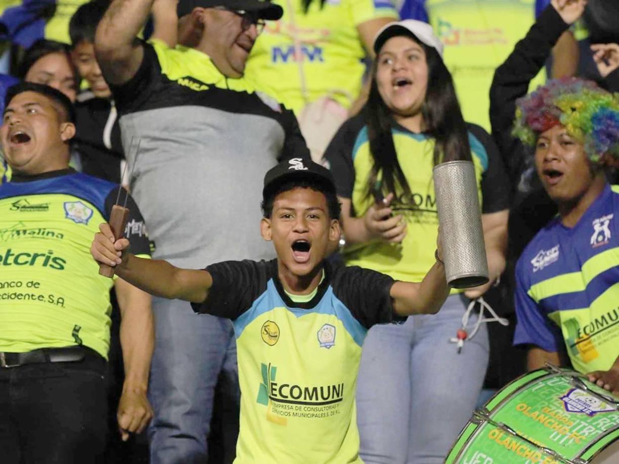 Los aficionados del Olancho FC celebraron con euforia el gol del empate contra el Olimpia.