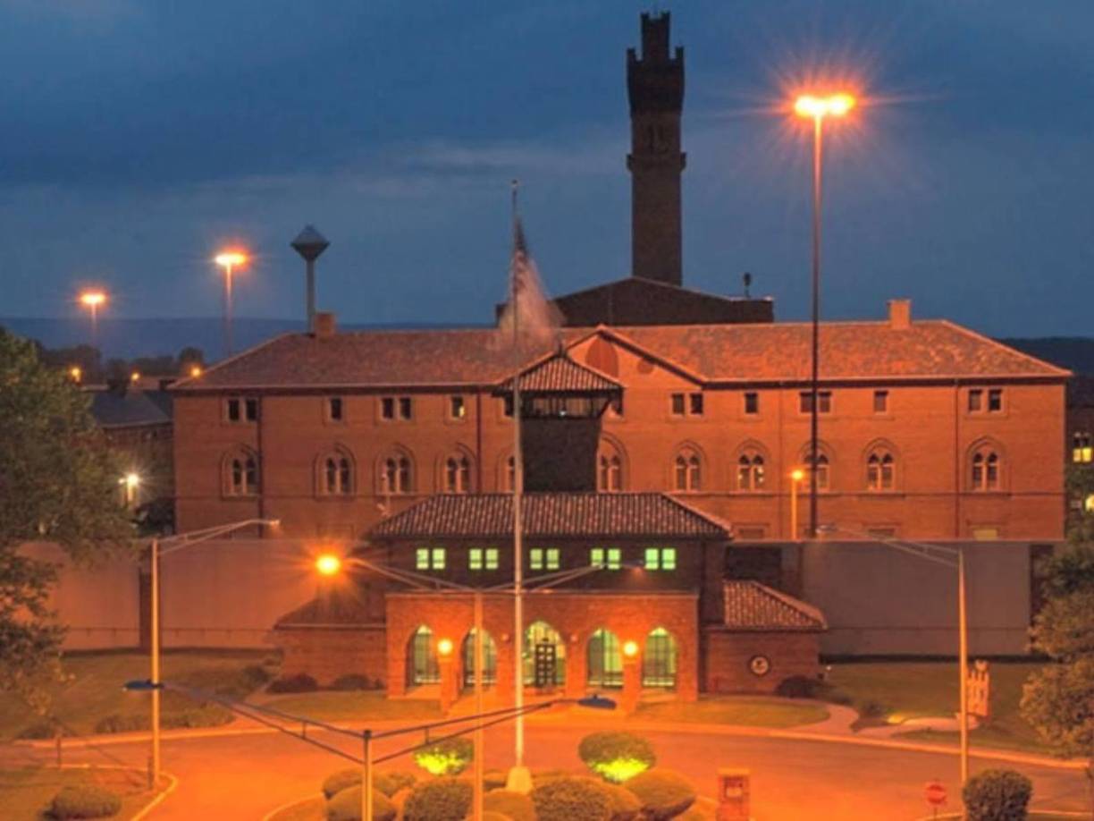 A lo largo de su historia, el FCI Lewisburg ha recibido a criminales notables como el mafioso <b>Al Capone</b>, aunque su estadía fue breve, ya que cumplió la mayor parte de su condena en <b>Alcatraz</b>. 