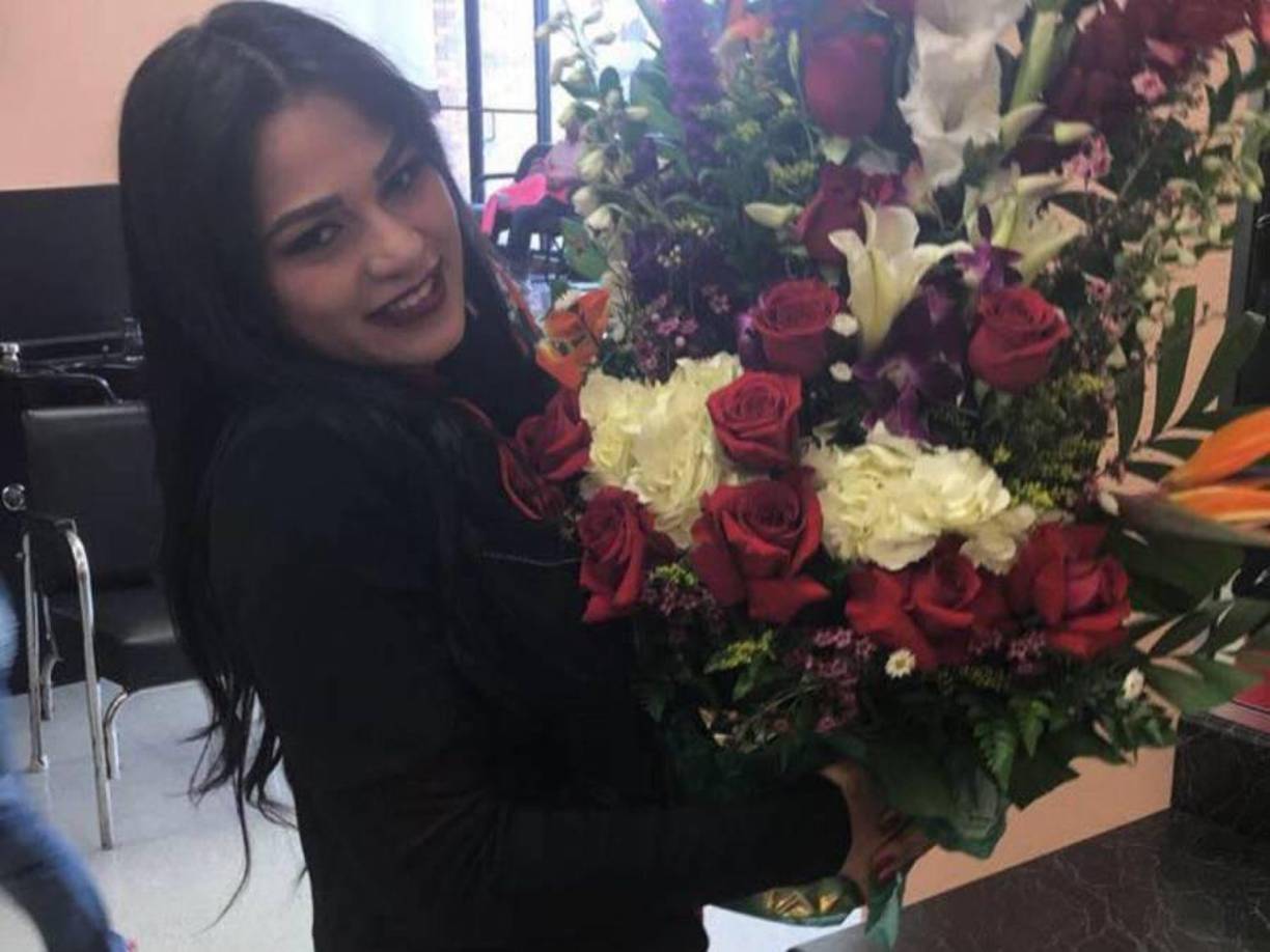 Sonia murió en la escena, mientras que su hijo quedó agonizando y pereció minutos después de ser trasladado a un hospital local.