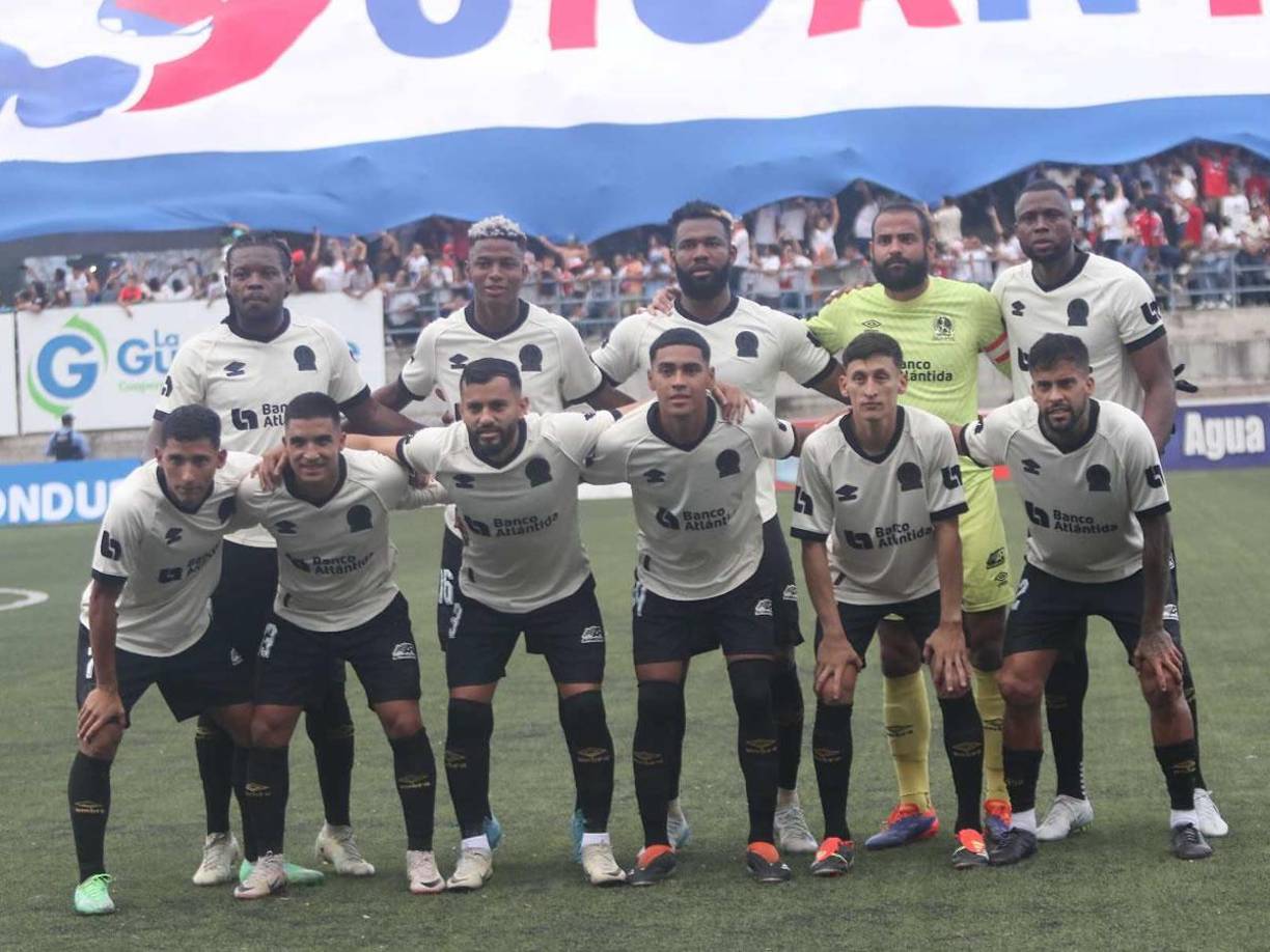 El primer 11 titular del Olimpia en la era de Eduardo Espinel, quien llegó a reemplazar a Pedro Troglio.