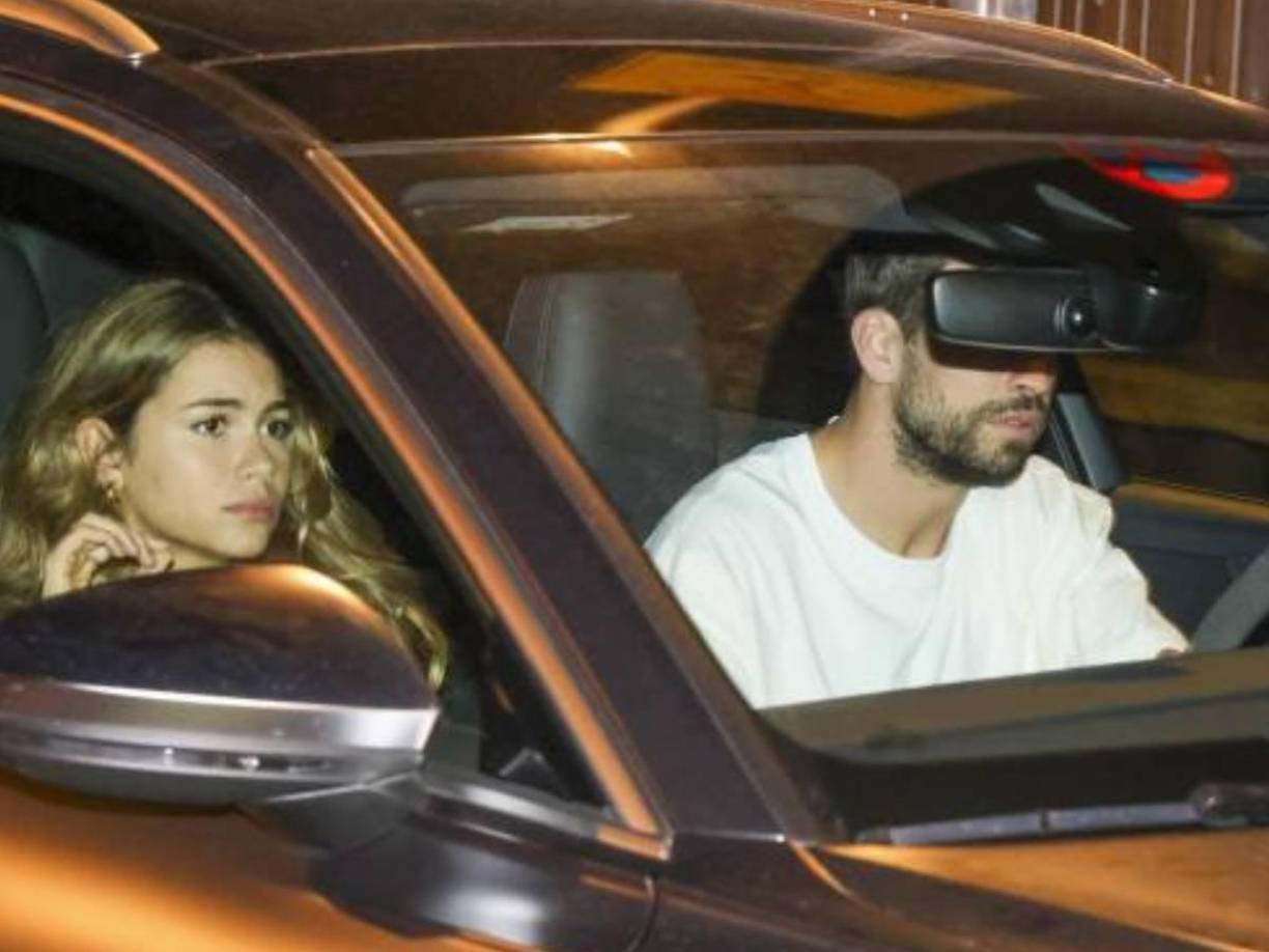 Un informe del reportero, que se ha especializado en cubrir los hechos alrededor de Shakira, Gerard Piqué y Clara Chía, asegura que la novia del exjugador está sufriendo al extremo de estar “devastada”.