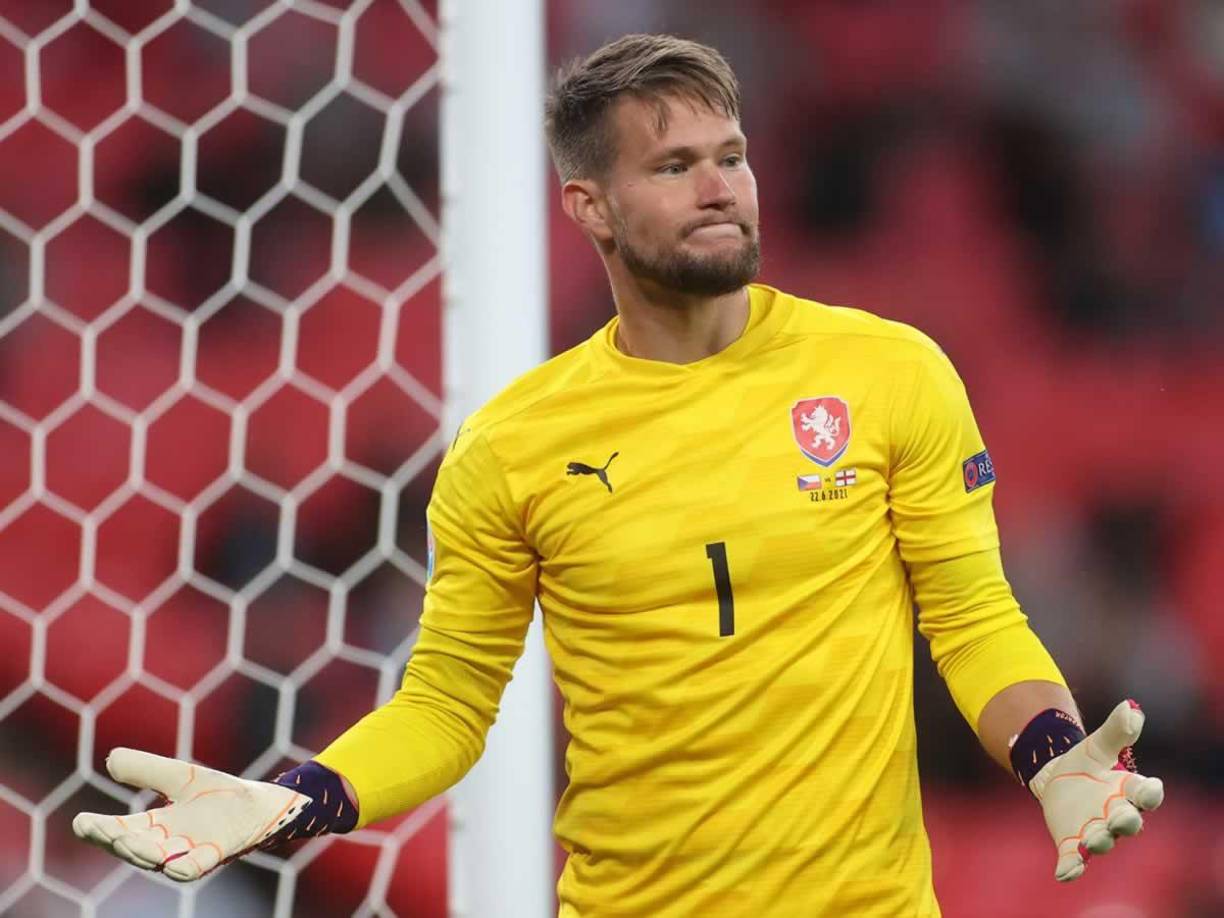 El portero checo Tomas Vaclik, que jugó 94 partidos con el Sevilla, admitió en una entrevista al medio polaco TVPSPORT.PL que “estuve siguiendo esta situación todo el tiempo porque también estaba considerado para un traspaso al Barcelona en sustitución de Ter Stegen. Al final eligieron a Szczesny”.