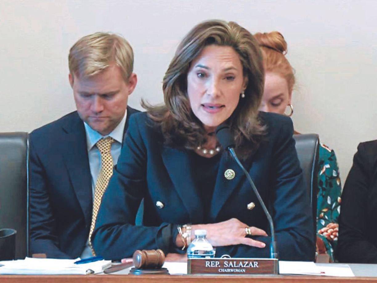 Y añadió: “¡En enero habrá un nuevo Sheriff en el pueblo!” 