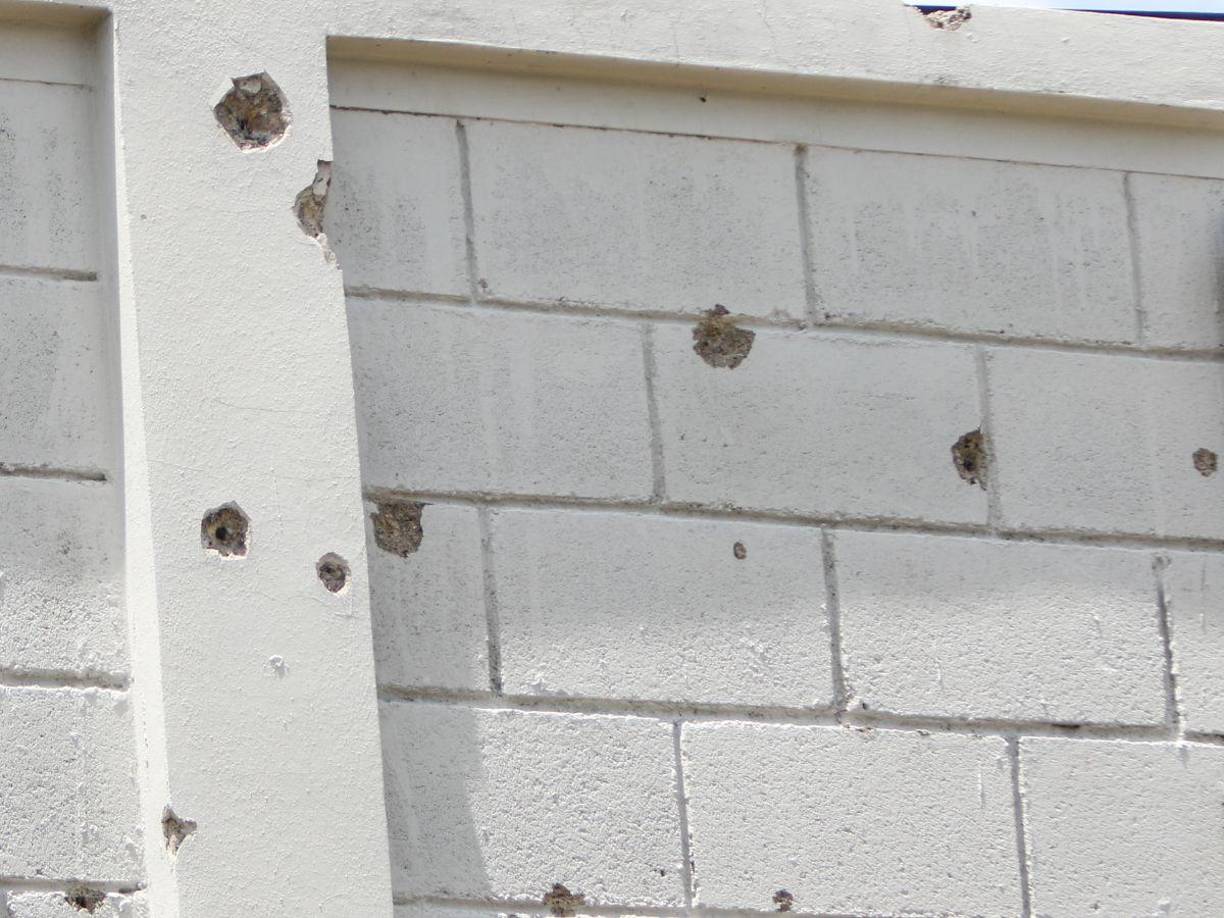 En las paredes se observan varios impactos de bala. Según informaron las autoridades del centro penal, en aquel entonces era común escuchar disparos constantemente, lo que generaba un ambiente de temor entre los empleados del presidio.