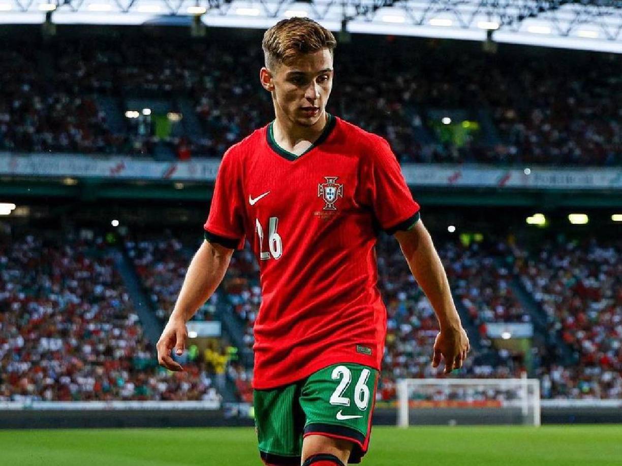 Diario Record de Portugal informa que Francisco Conceiçao despierta el interés del Atletico de Madrid desde hace un tiempo. RB Leipzig y Chelsea también están interesados en el portugués. Su cláusula es de 30 millones de euros y el 15 de julio ascenderá a 45.