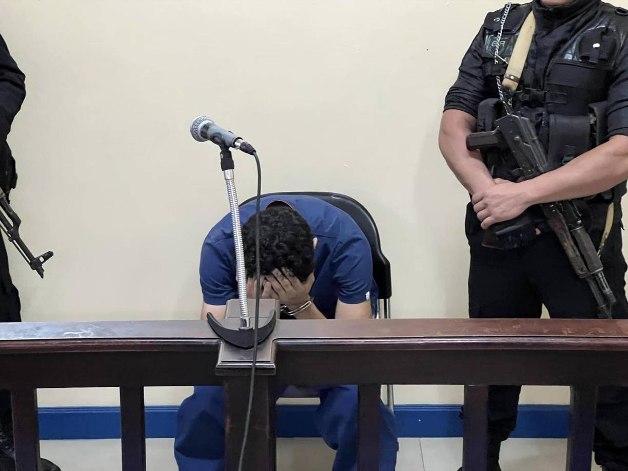 El hombre asegura que le habían dicho que ella le había sido infiel en dos ocasiones e incluso aseguró que si siguiera viva “le pegaría otro tiro”.